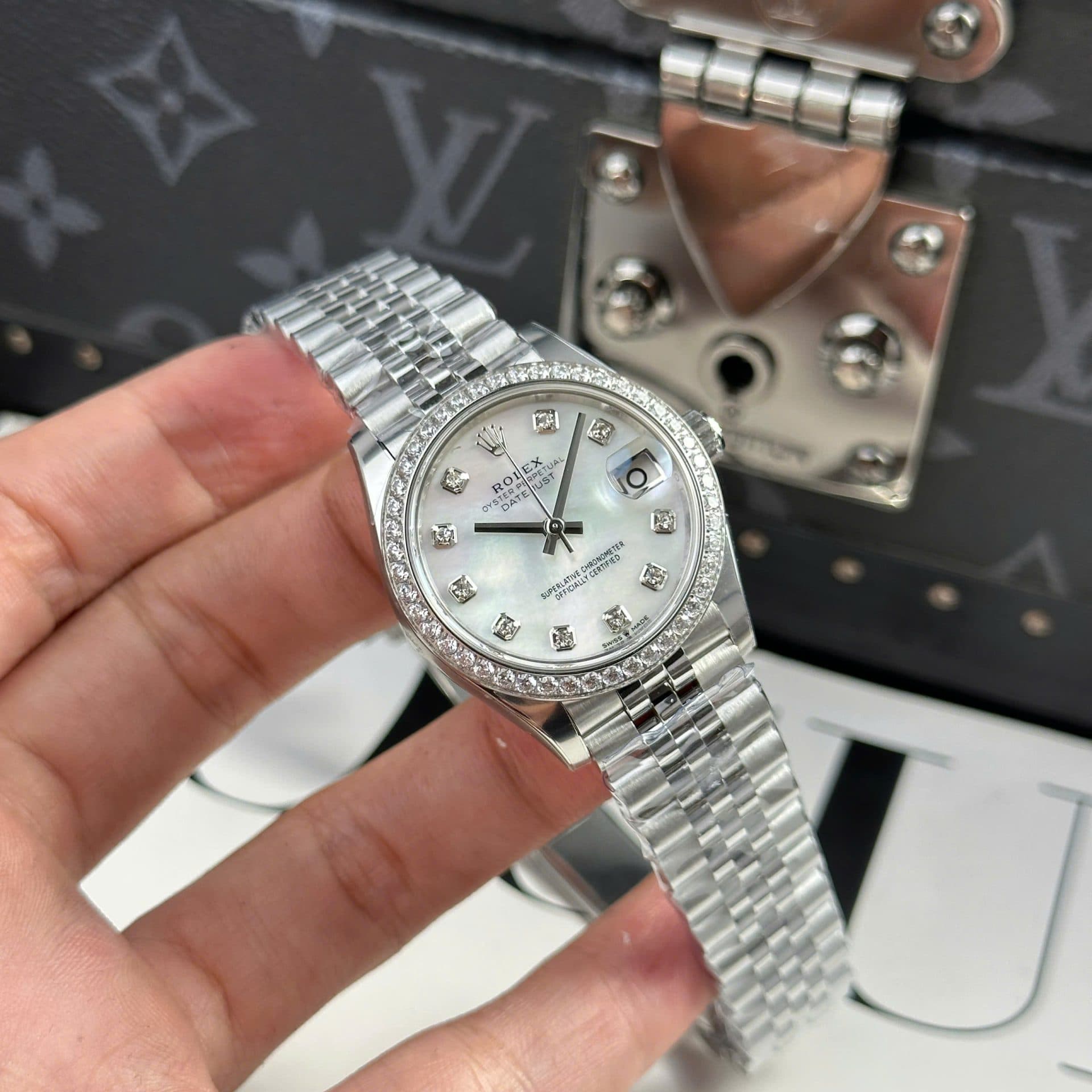 Dong-Ho-Rolex-Nu-Replica-11-DateJust-Mat-MOP-Vien-Dinh-Da-Nha-May-THB-31mm-5-1