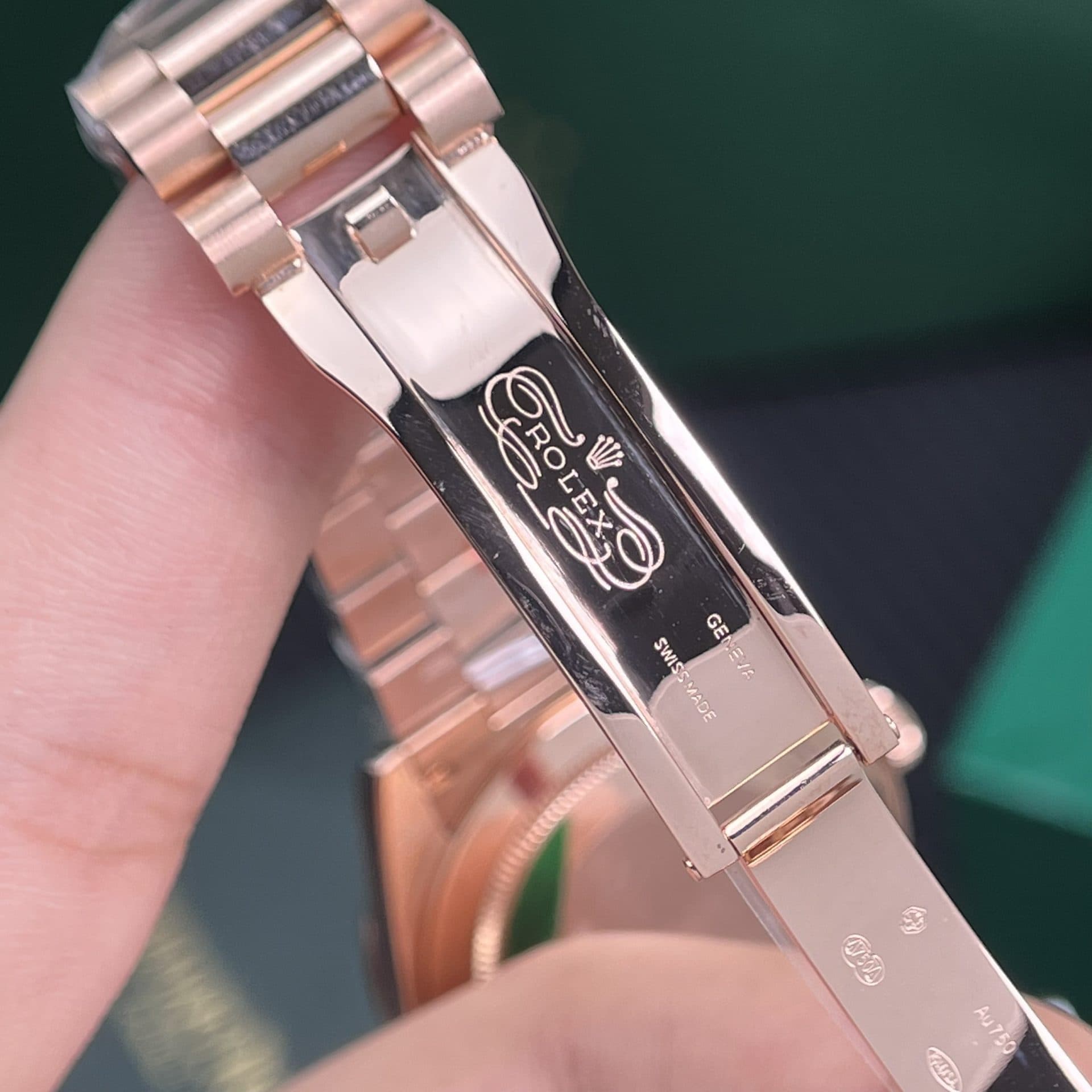Dong-Ho-Rolex-Rep-11-Day-Date-Coc-So-La-Ma-Boc-Vang-18K-Trong-Luong-175gram-GMF-40mm-2-1