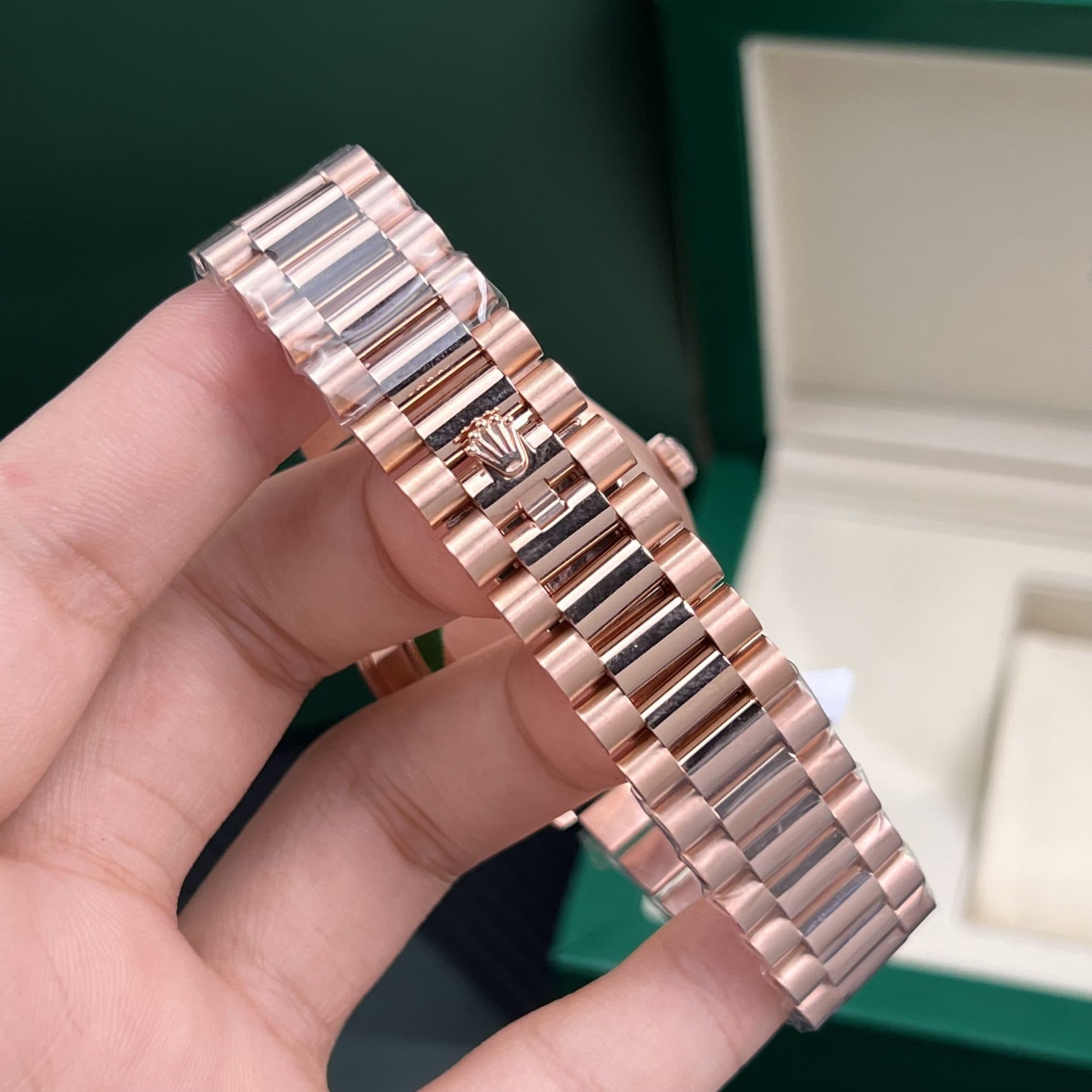 Dong-Ho-Rolex-Rep-11-Day-Date-Coc-So-La-Ma-Boc-Vang-18K-Trong-Luong-175gram-GMF-40mm-5-1