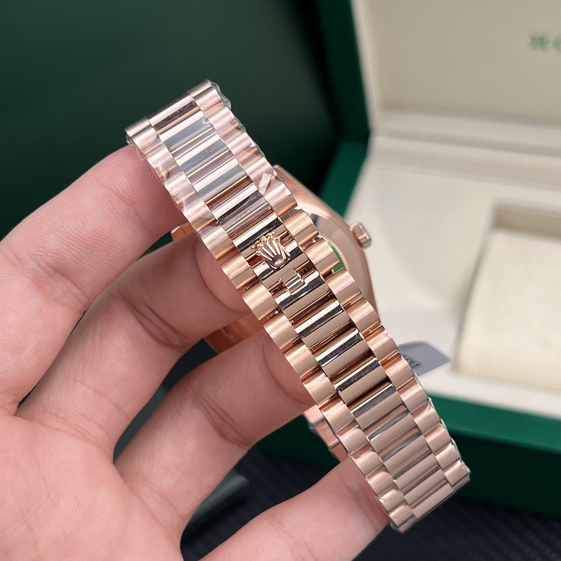 Dong-Ho-Rolex-Rep-11-Day-Date-Mat-Chocolate-Boc-Vang-18K-Trong-Luong-177gram-GM-Factory-40mm-7-1