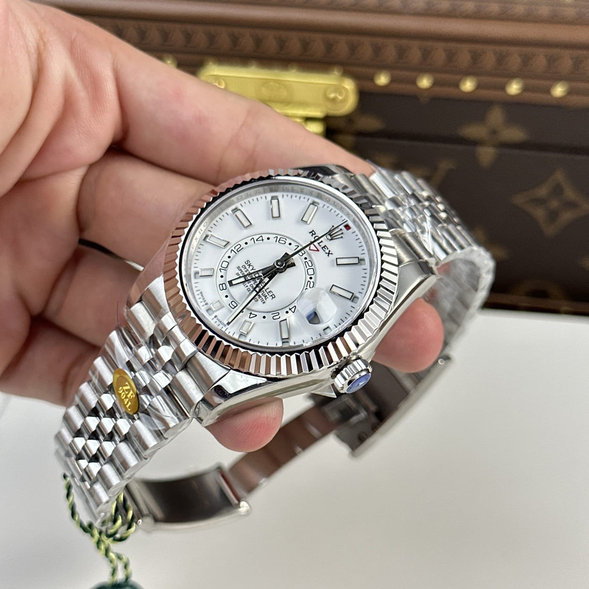 Dong-Ho-Rolex-Rep-11-Sky-Dweller-326934-Mat-Trang-Day-Jubilee-42mm-3-1