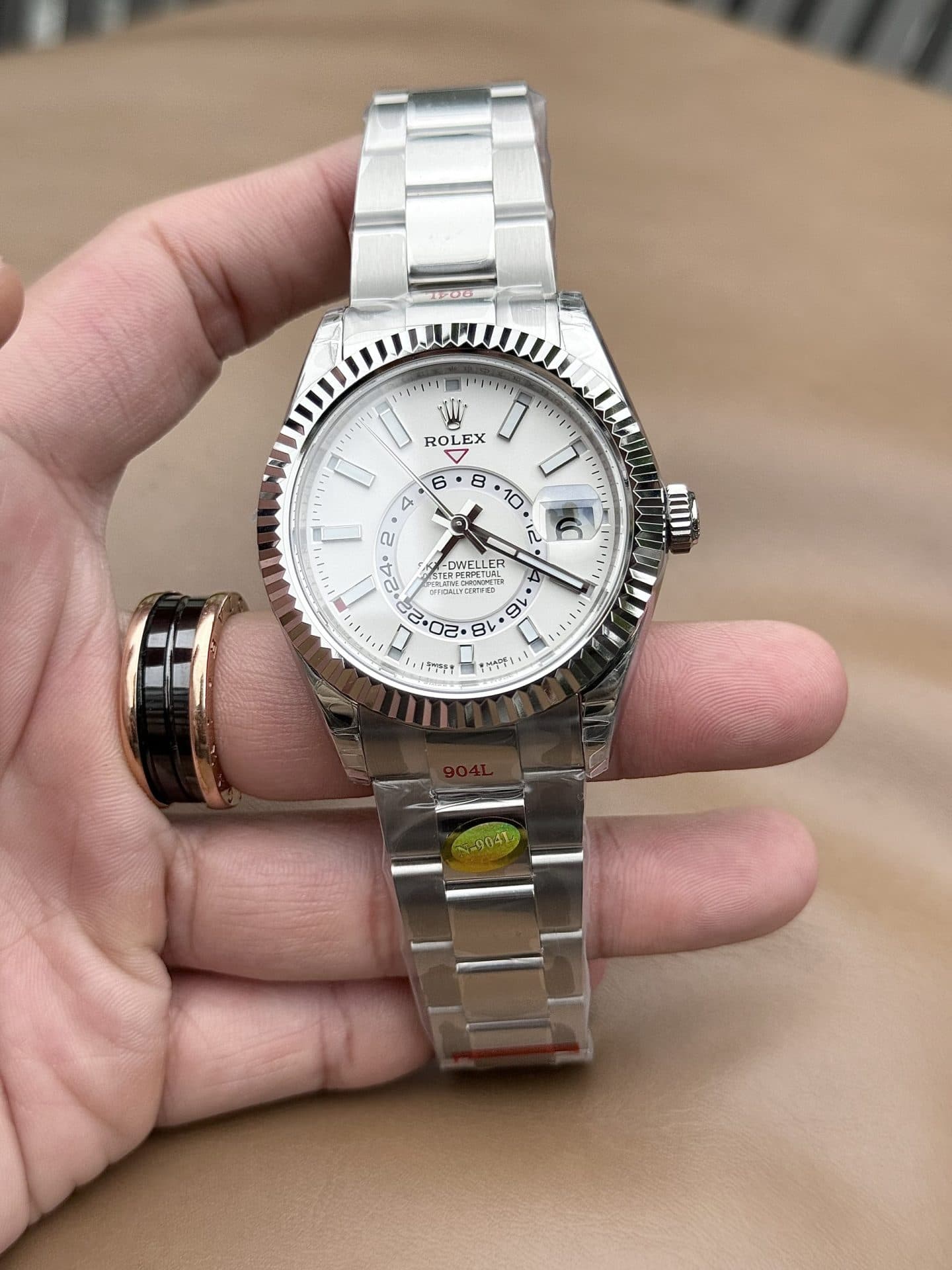 Dong-Ho-Rolex-Replica-Cao-Cap-Sky-Dweller-326934-Mat-Trang-42mm-2-1