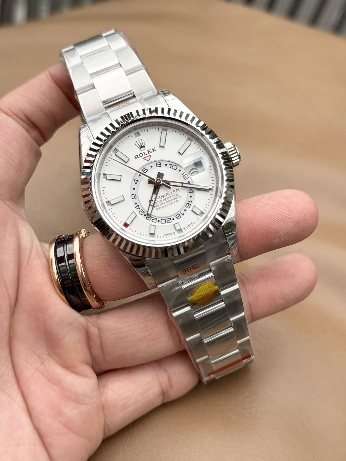 Dong-Ho-Rolex-Replica-Cao-Cap-Sky-Dweller-326934-Mat-Trang-42mm-3-1