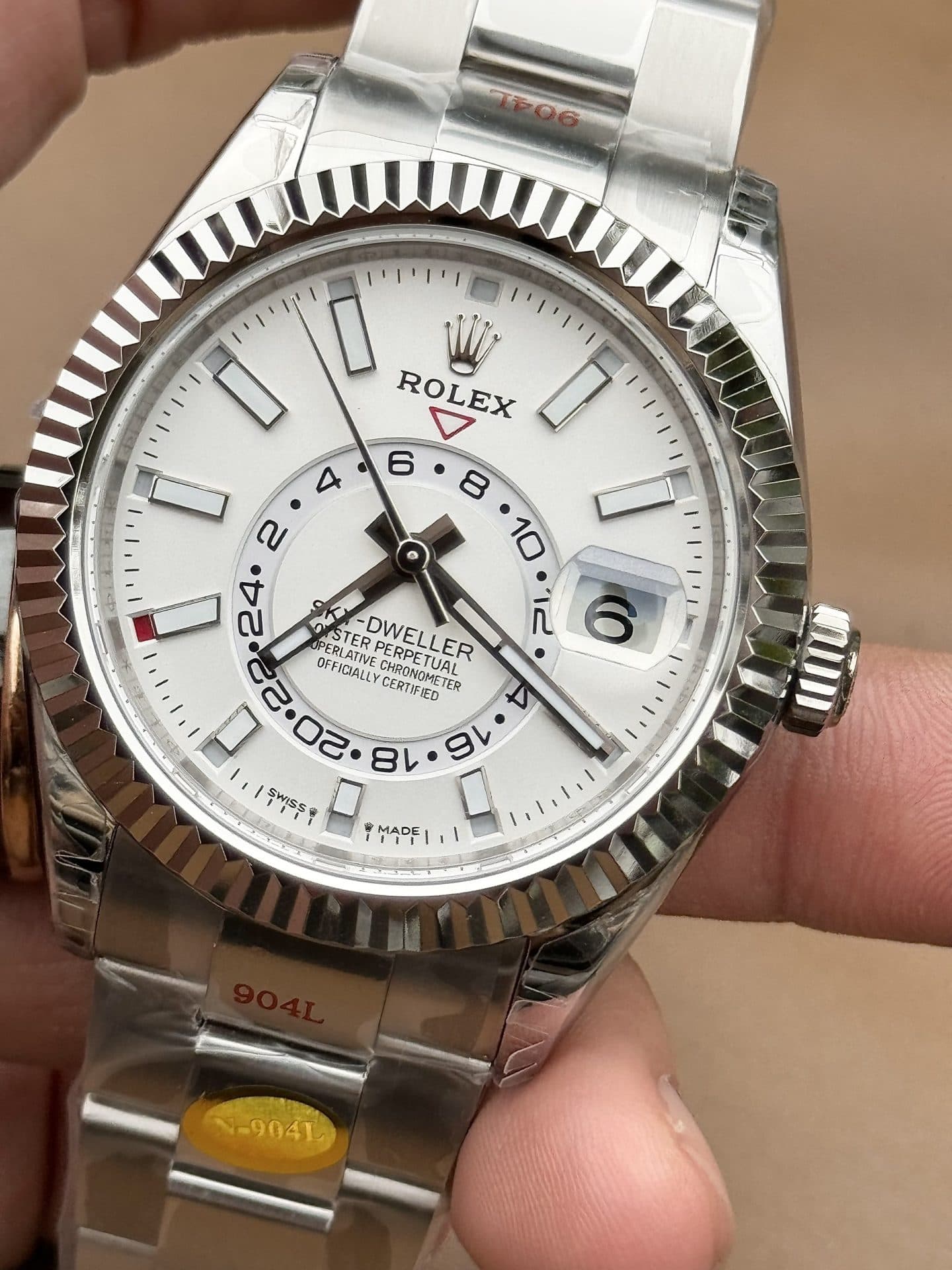 Dong-Ho-Rolex-Replica-Cao-Cap-Sky-Dweller-326934-Mat-Trang-42mm-4-1