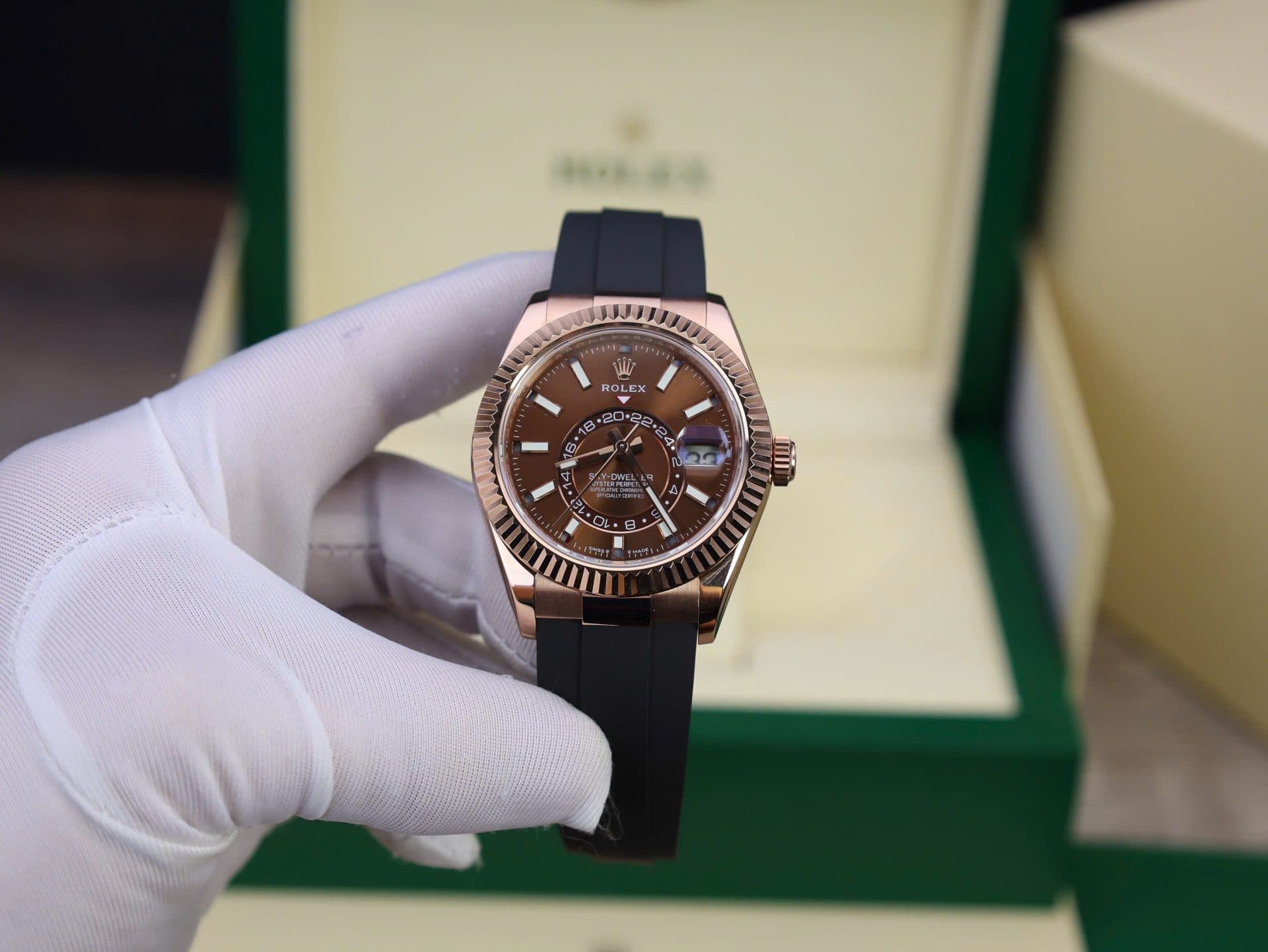 Dong-Ho-Rolex-Sky-Dweller-M336235-Che-Tac-Boc-Vang-That-Mat-Chocolate-42mm-2-1