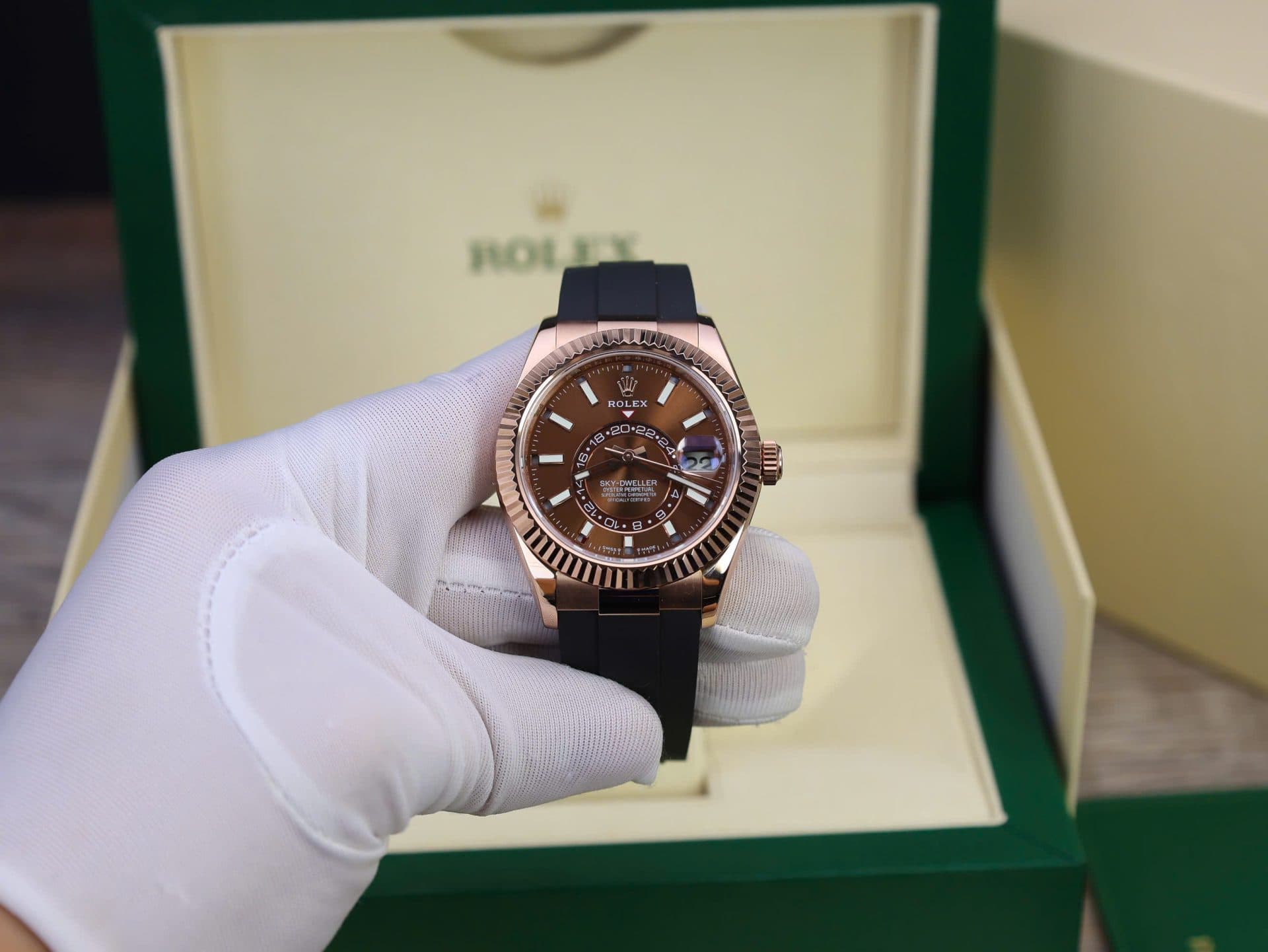 Dong-Ho-Rolex-Sky-Dweller-M336235-Che-Tac-Boc-Vang-That-Mat-Chocolate-42mm-3-1