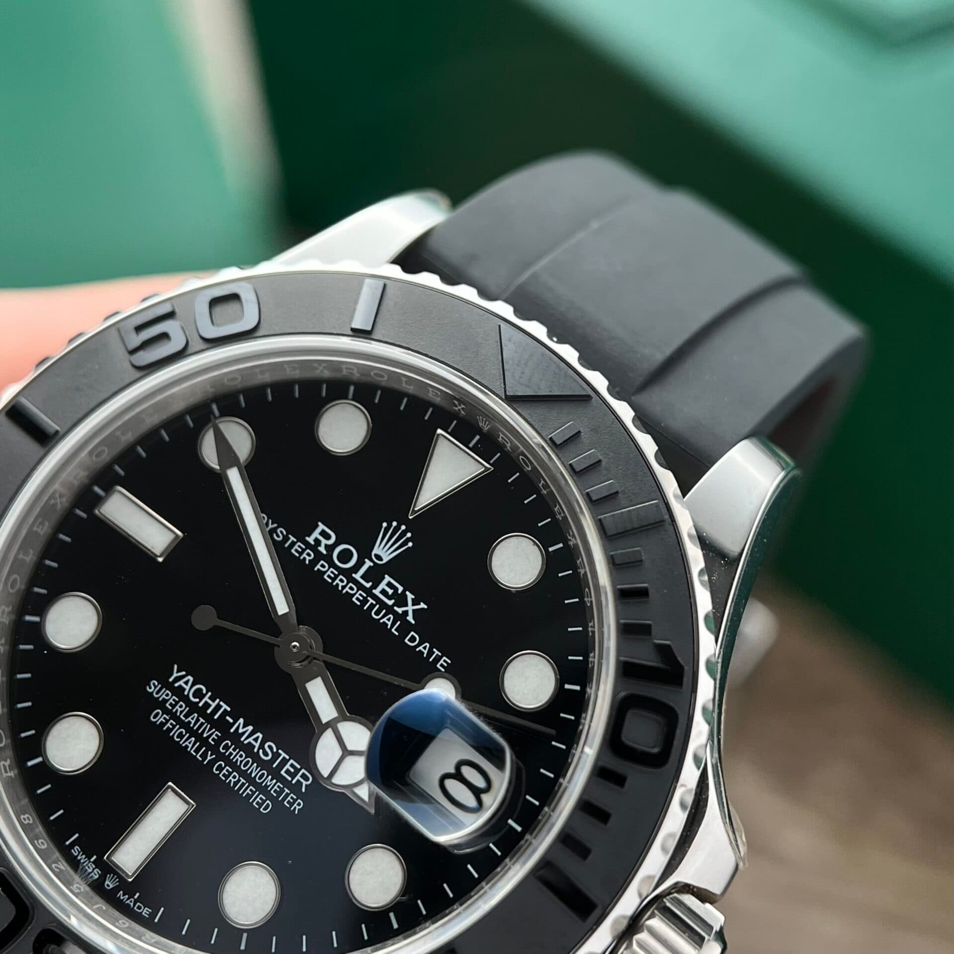 Dong-Ho-Rolex-Yacht-Master-Super-Fake-11-Mau-Den-EW-Factory-40mm-3-scaled-1