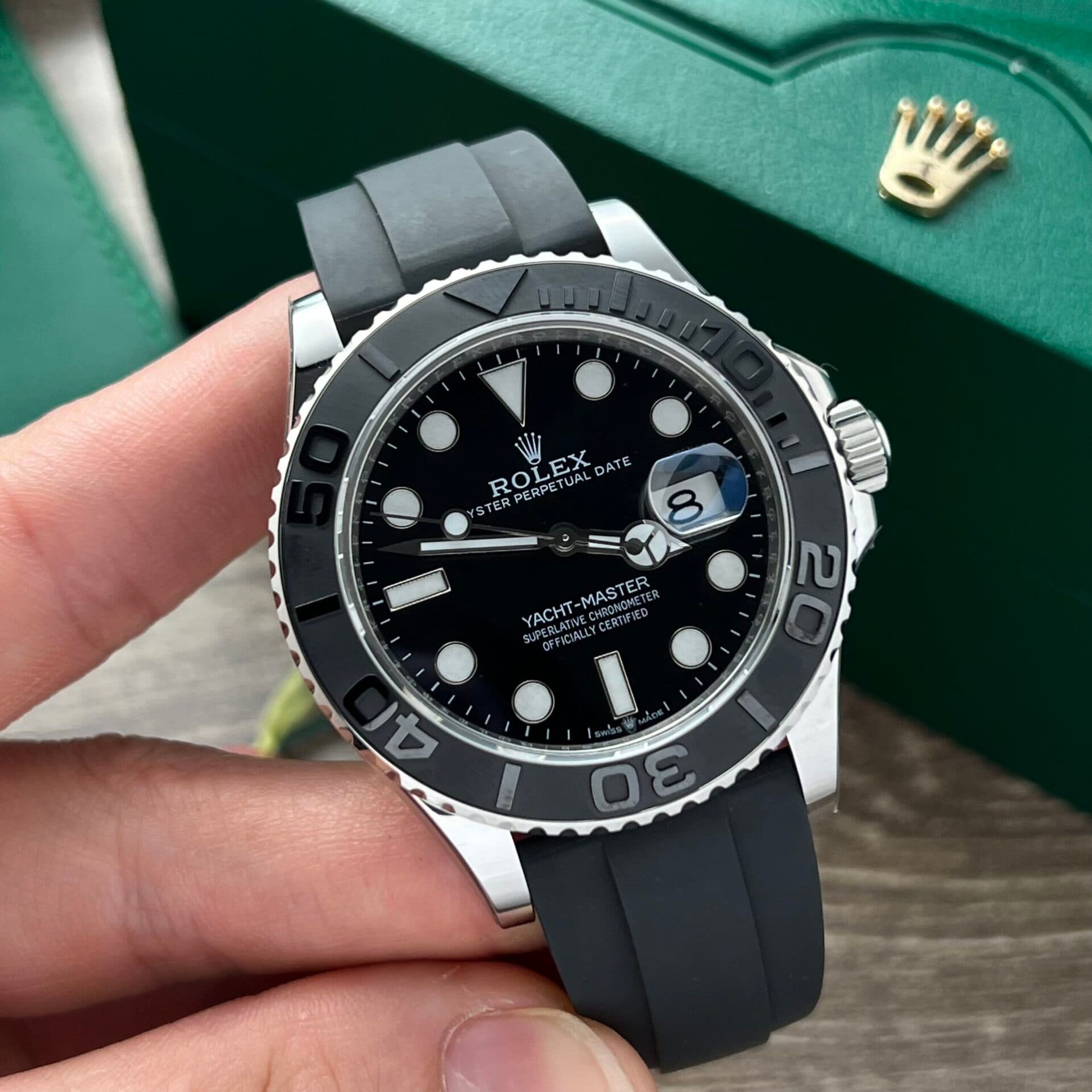 Dong-Ho-Rolex-Yacht-Master-Super-Fake-11-Mau-Den-EW-Factory-40mm-4-scaled-1