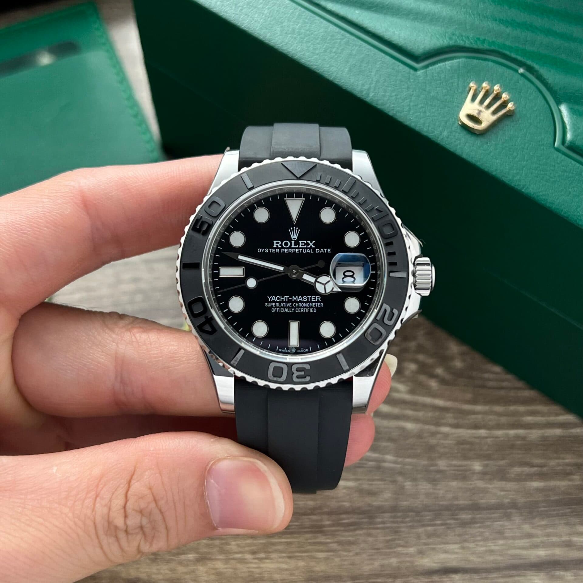 Dong-Ho-Rolex-Yacht-Master-Super-Fake-11-Mau-Den-EW-Factory-40mm-5-scaled-1