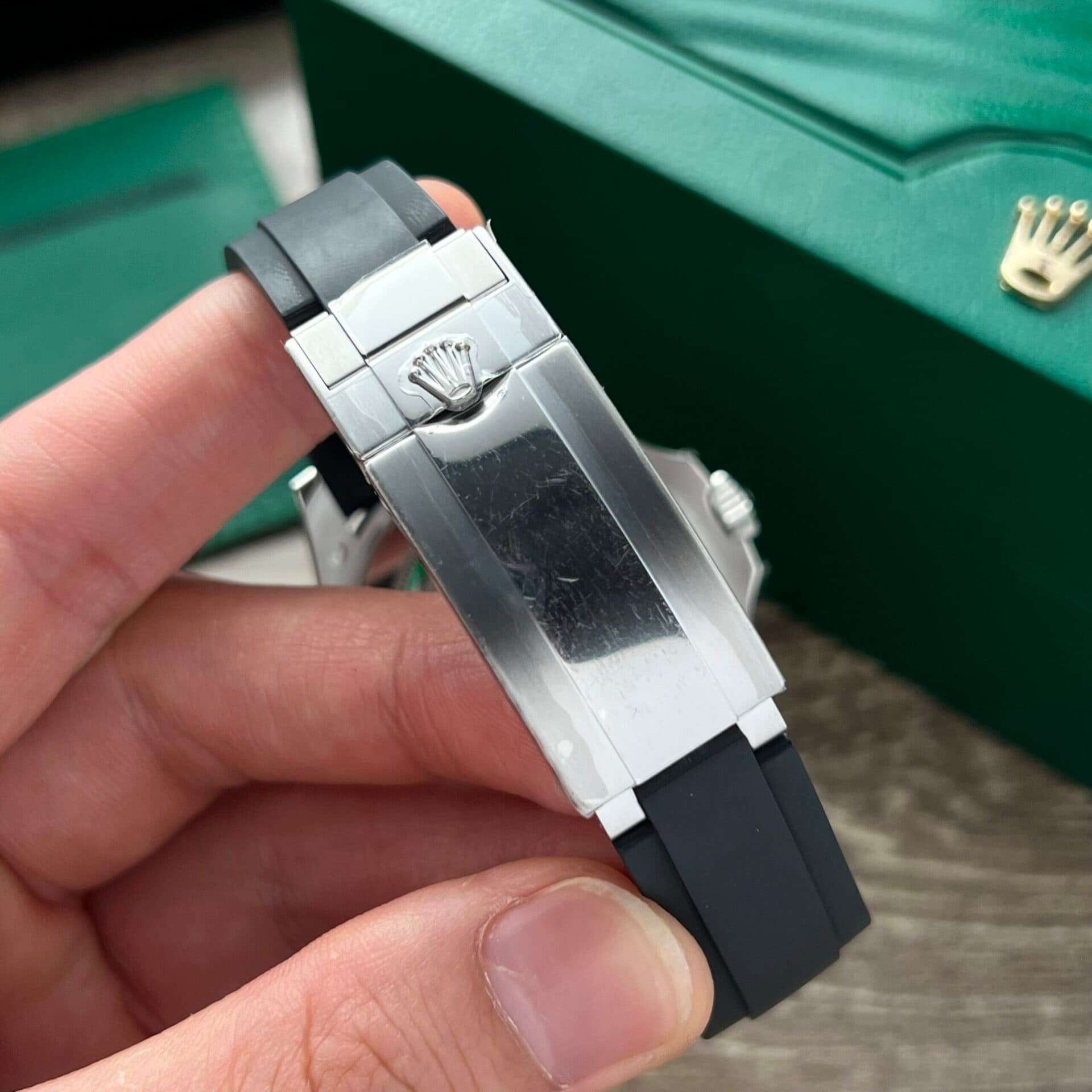 Dong-Ho-Rolex-Yacht-Master-Super-Fake-11-Mau-Den-EW-Factory-40mm-7-scaled-1