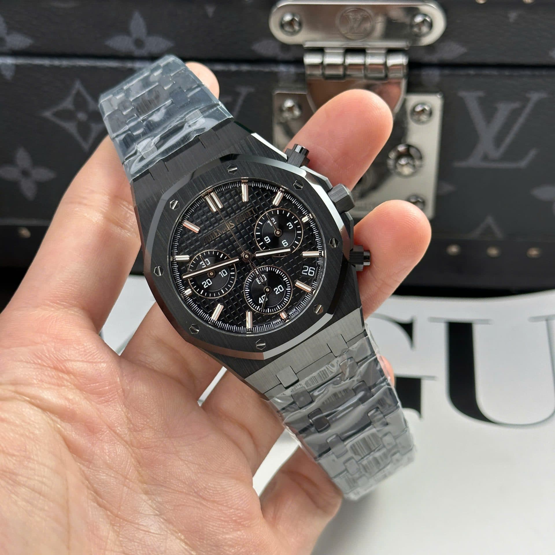 Dong-ho-Audemars-Piguet-Royal-Oak-26240CE-Che-Tac-Gom-Den-New-2025-41mm-13-1