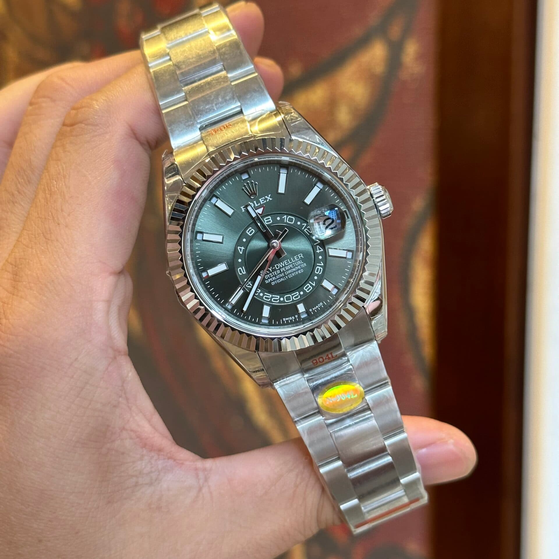 Rolex-Sky-Dweller-336934-Replica-Mat-Xanh-La-Cay-Noob-Factory-42mm-2-1