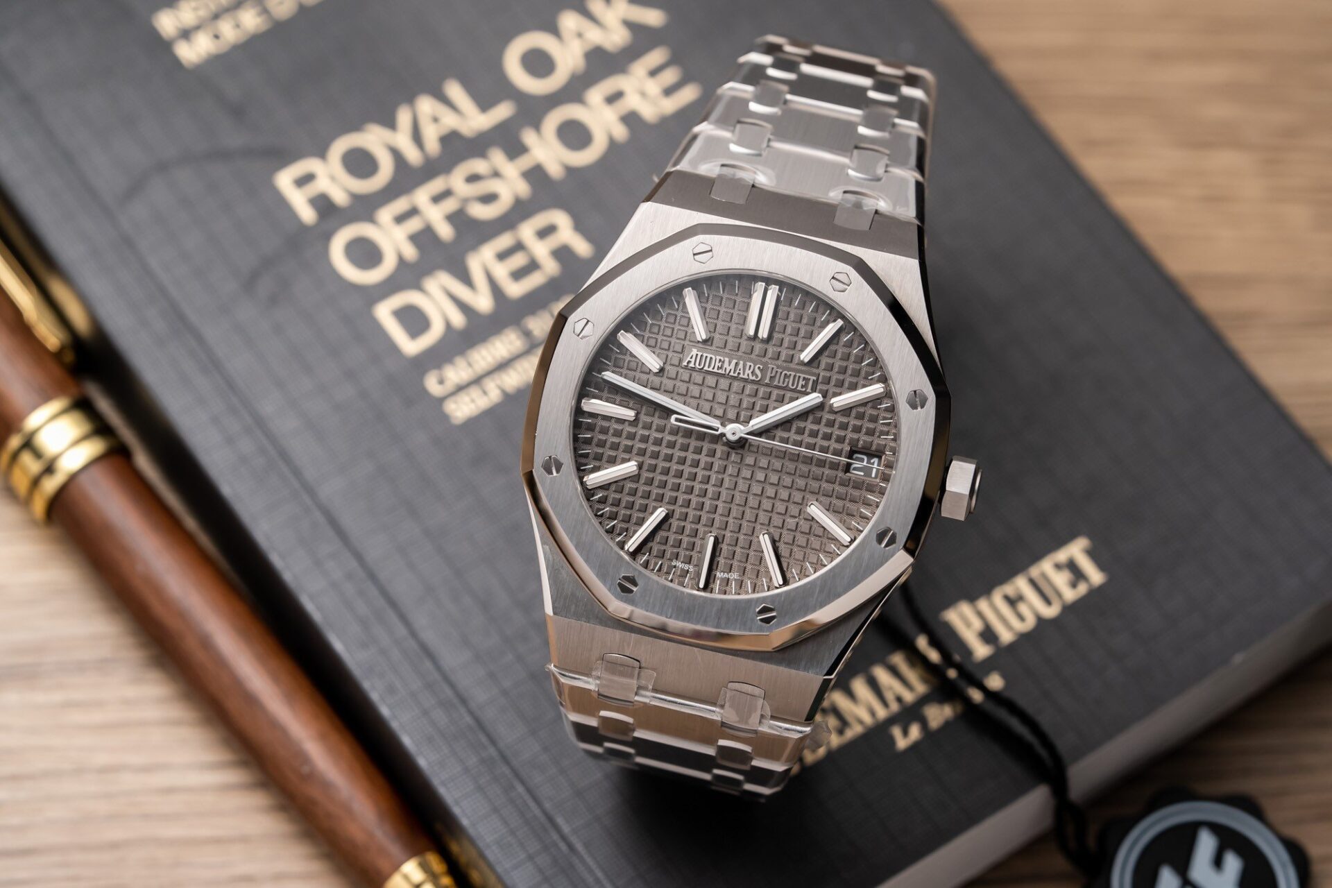 Dong-Ho-Audemars-Piguet-15500ST-Replica-11-Mat-So-Xam-ZF-41mm-2-1