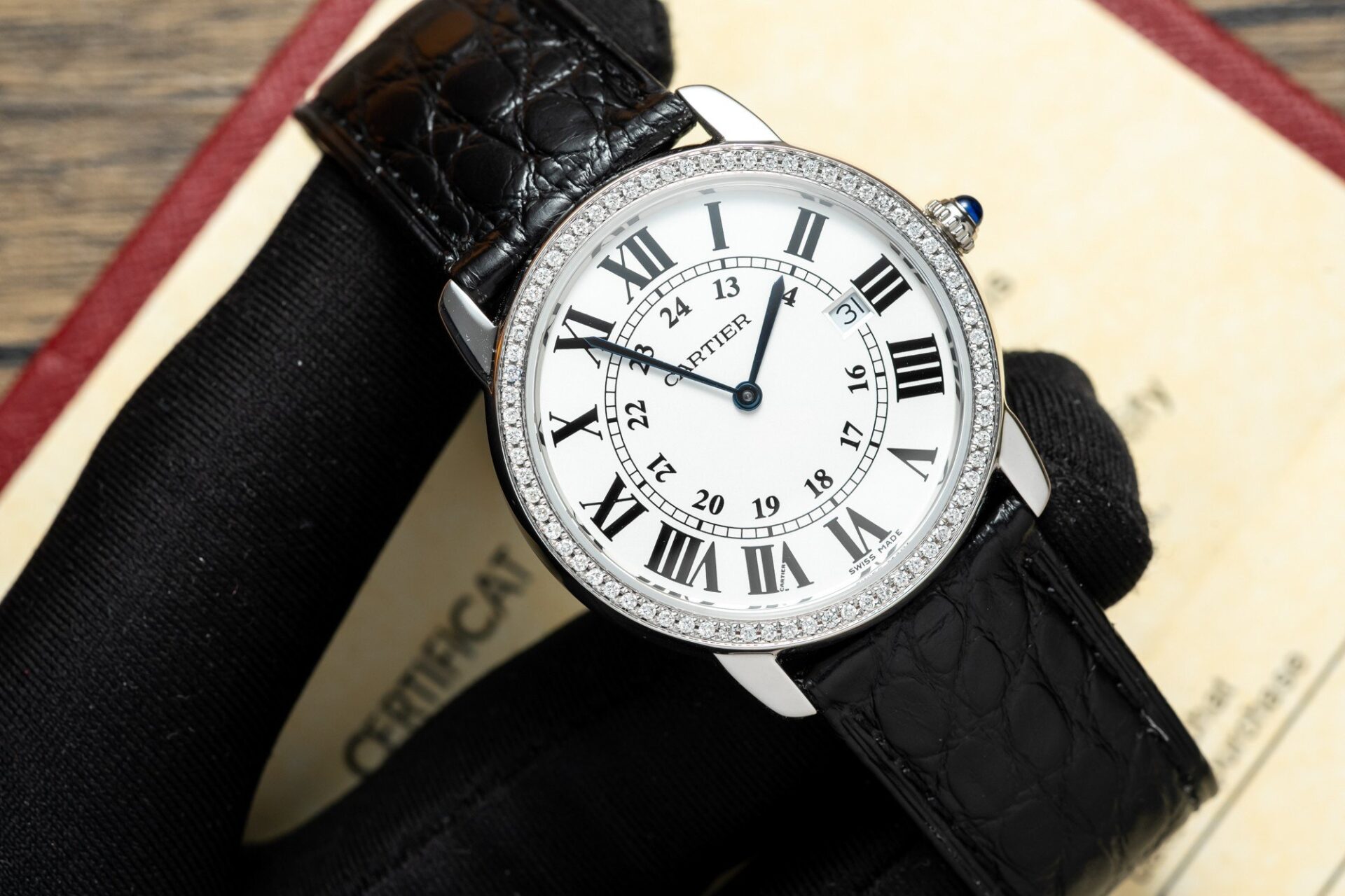 Dong-Ho-Cartier-Ronde-Do-Kim-Cuong-Thien-Nhien-Nu-36mm-8-1