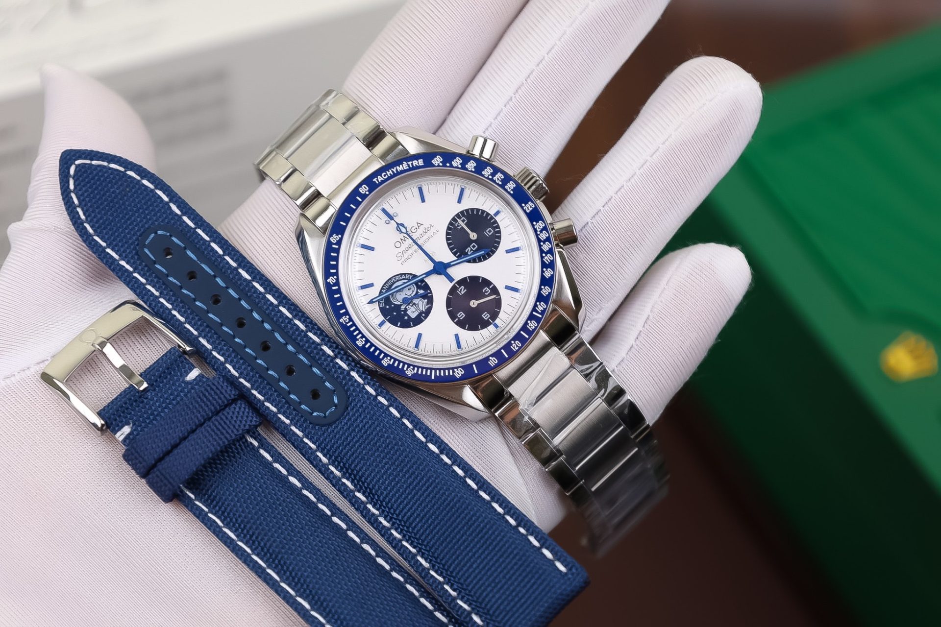 Dong-Ho-Omega-Speedmaster-Snoopy-Avard-Replica-11-N1-Factory-42mm-2-1