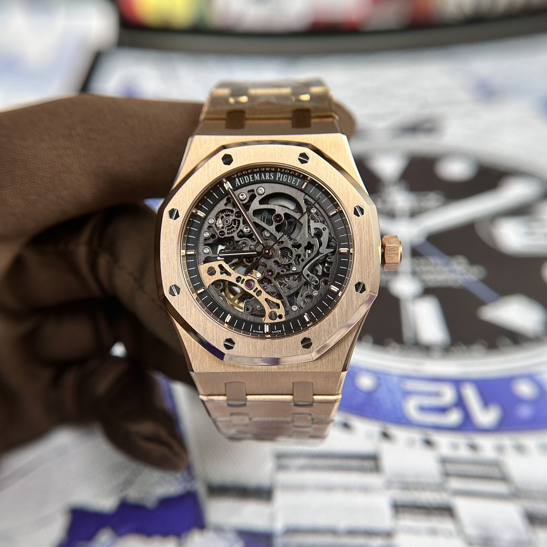 Dong-Ho-Audemars-Piguet-Royal-Oak-15407-Rose-Gold-Replica-11-APS-41mm-2-1