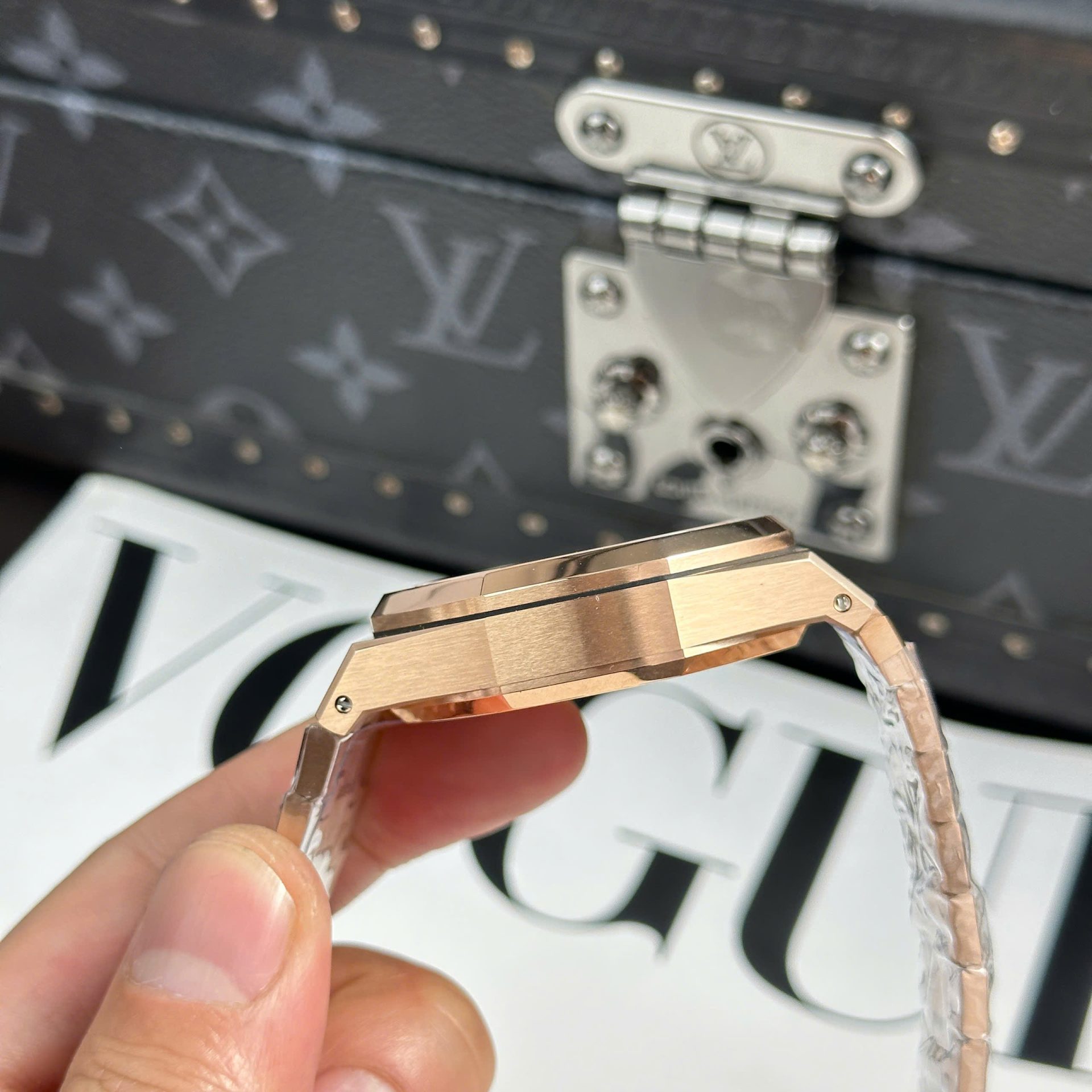 Dong-Ho-Audemars-Piguet-Royal-Oak-26240-Replica-11-1