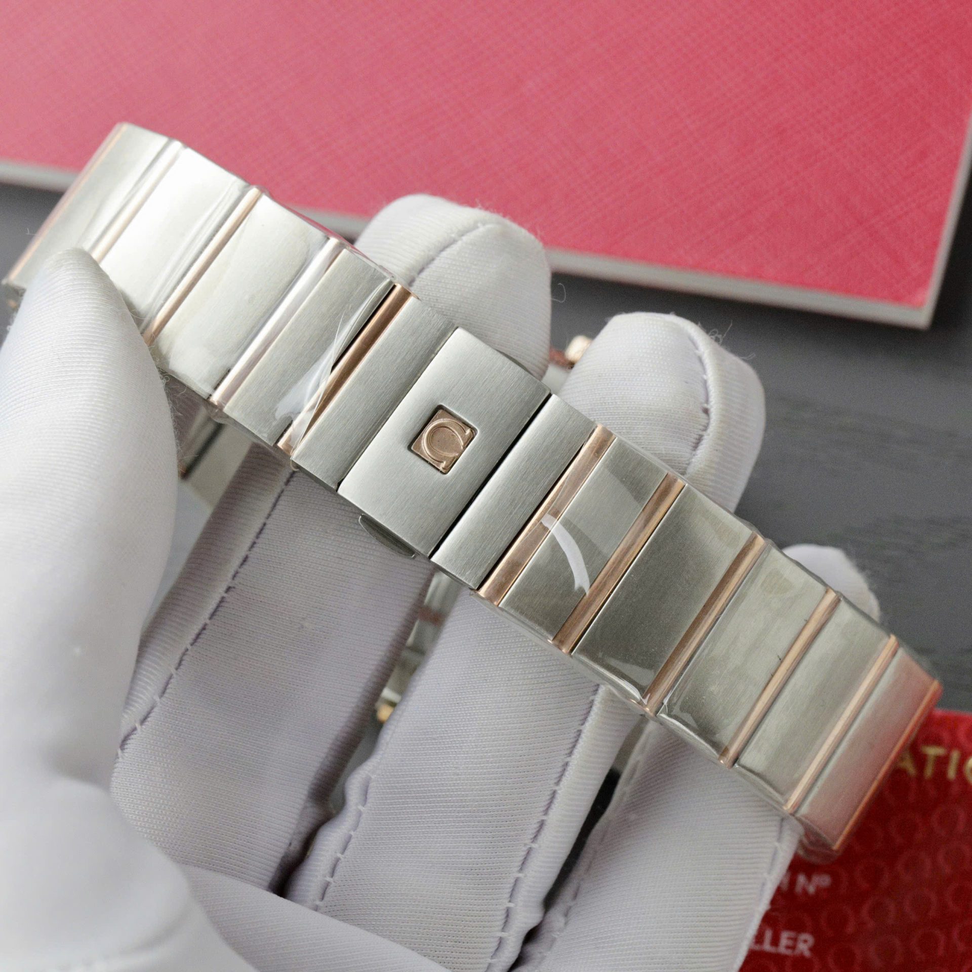 Dong-Ho-Day-Kim-Loai-Omega-Constellation-Co-Axial-1