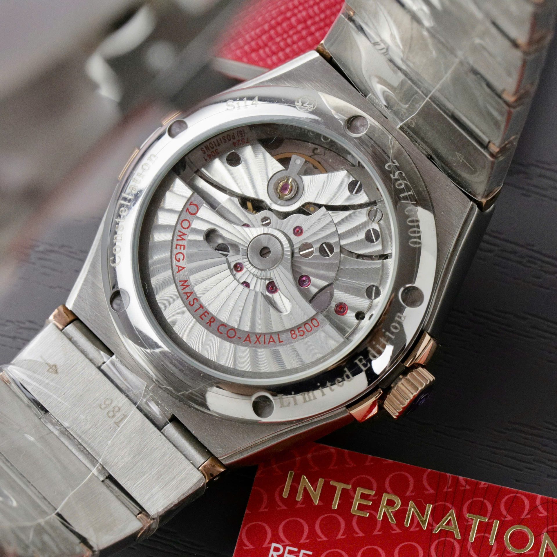Dong-Ho-Fake-Cao-Cap-Omega-Constellation-Co-Axial-1