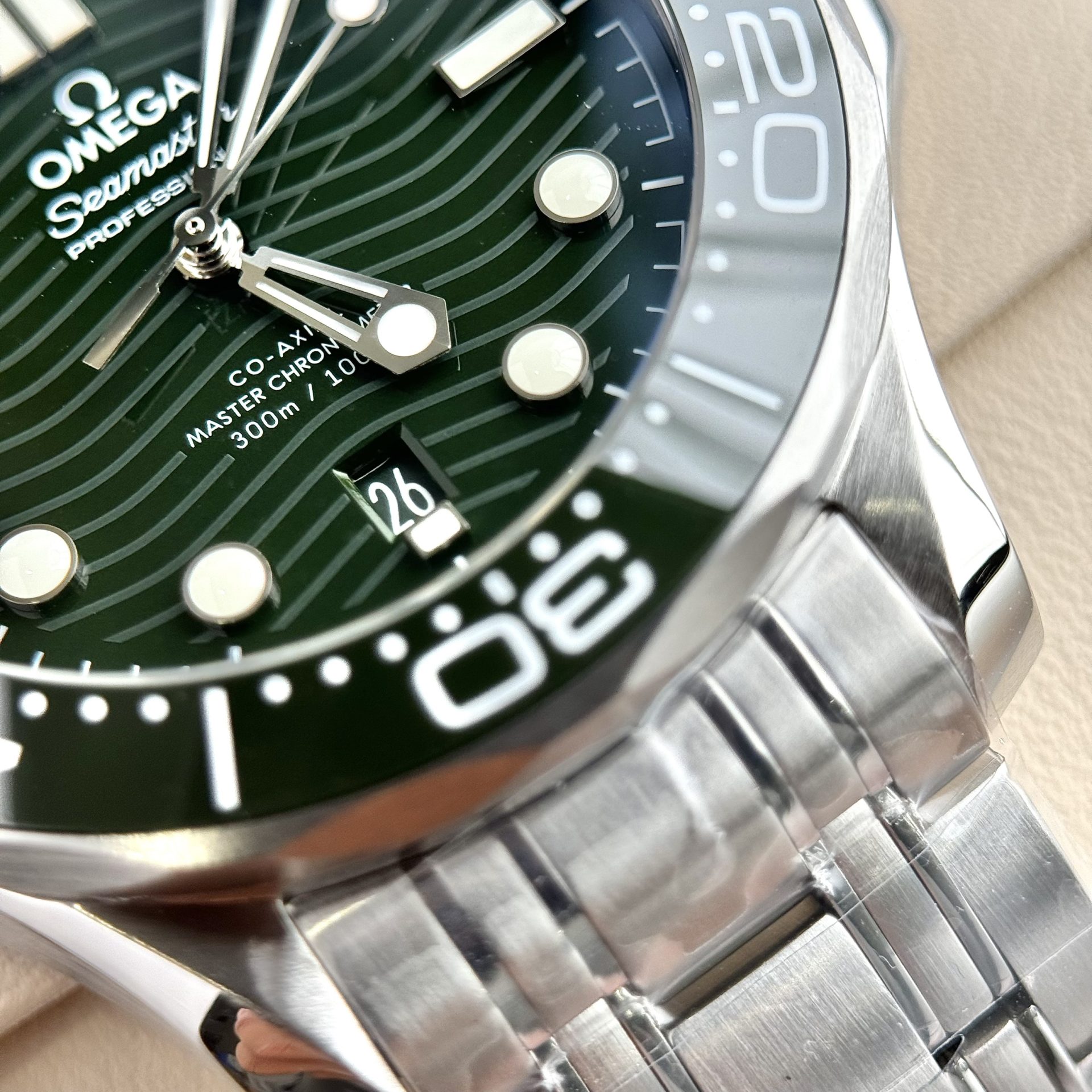 Dong-Ho-Omega-Che-Tac-Seamaster-Diver-300M-Mau-Xanh-La-Cay-VS-Factory-42mm-5-1