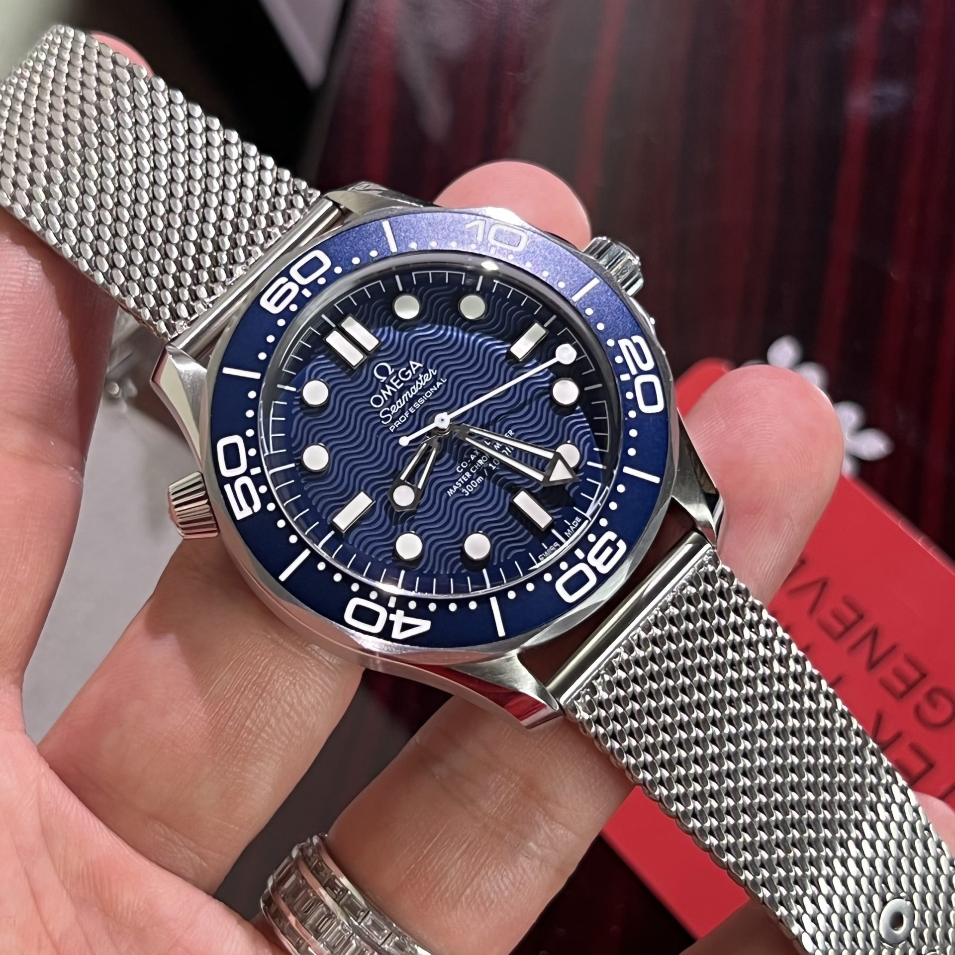 Dong-Ho-Omega-Replica-11-Seamaster-James-Bond-Nha-May-VS-42mm-1-1