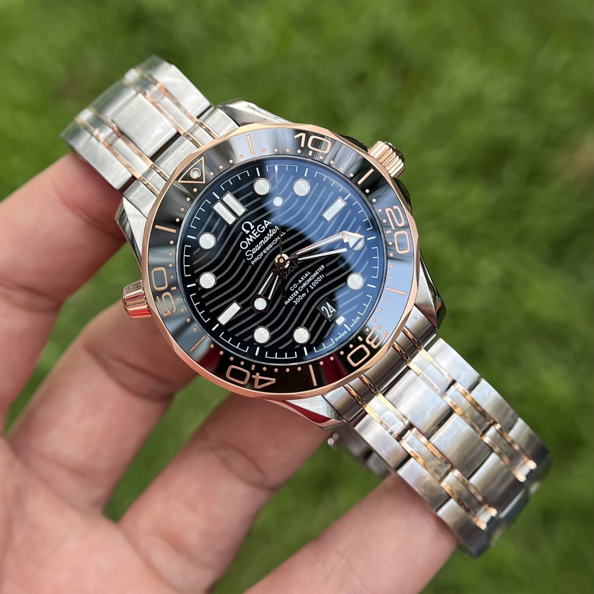 Dong-Ho-Omega-Seamaster-Replica-11-Demi-Rose-Nam-42mm-6-scaled-1