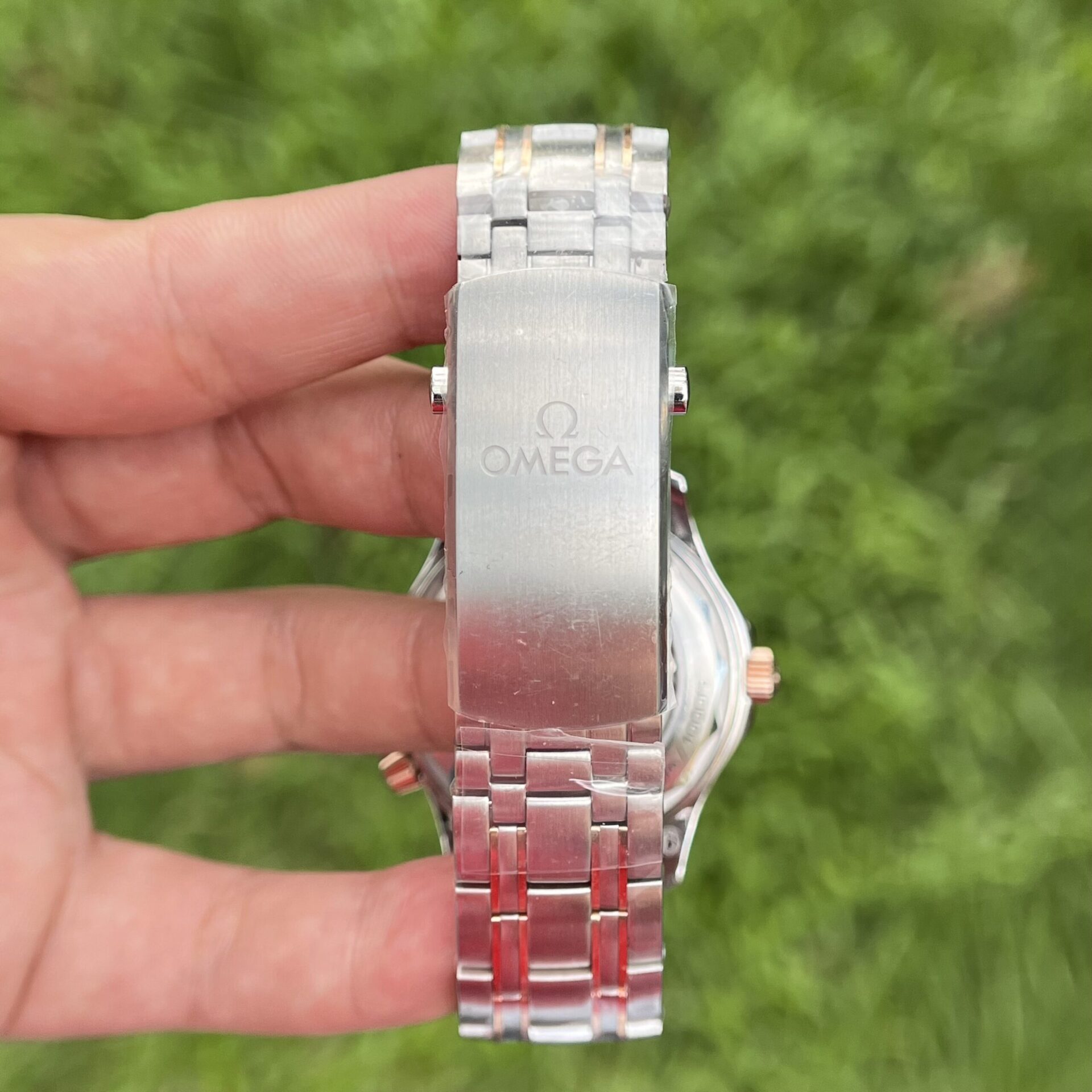 Dong-Ho-Omega-Seamaster-Replica-11-Demi-Rose-Nam-42mm-8-scaled-1