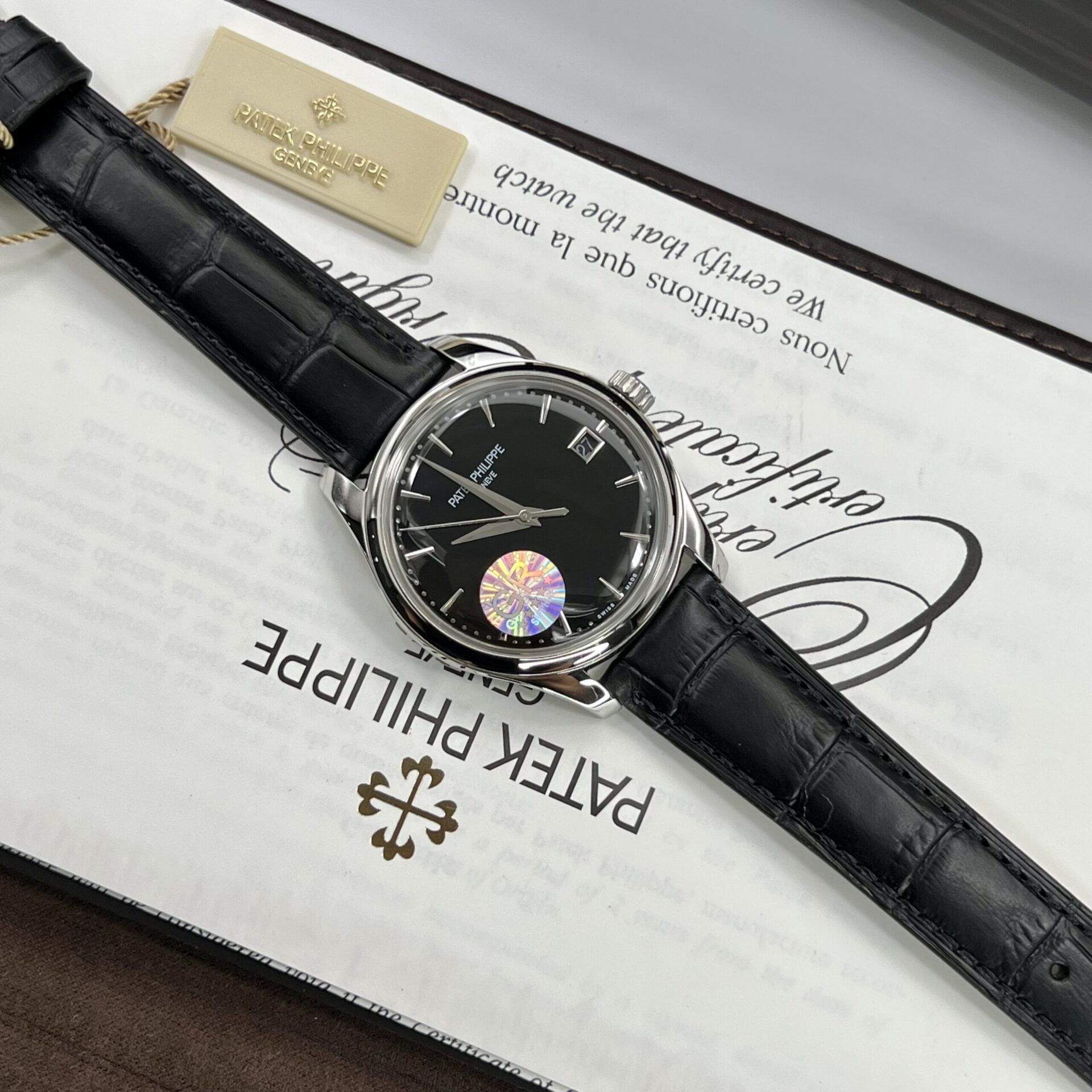 Dong-Ho-Patek-Philippe-Calatava-5227G-Fake-Cao-Cap-GRF-39mm-3-scaled-1