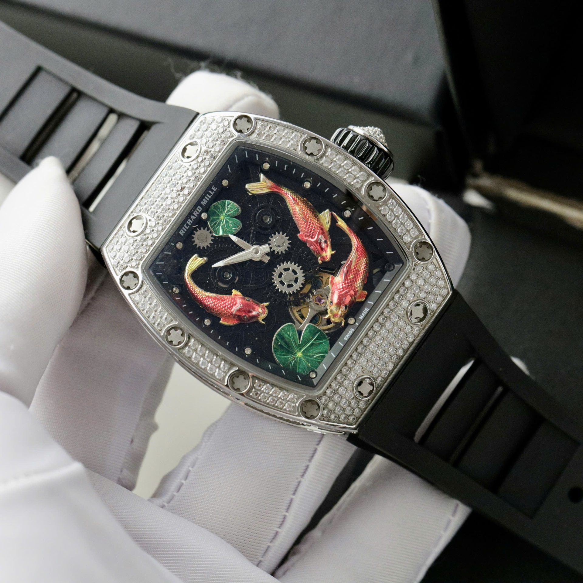 Dong-Ho-Richard-Mille-Ca-Coi-Replica-11-Day-Cao-Su-Den-42mm-2-1