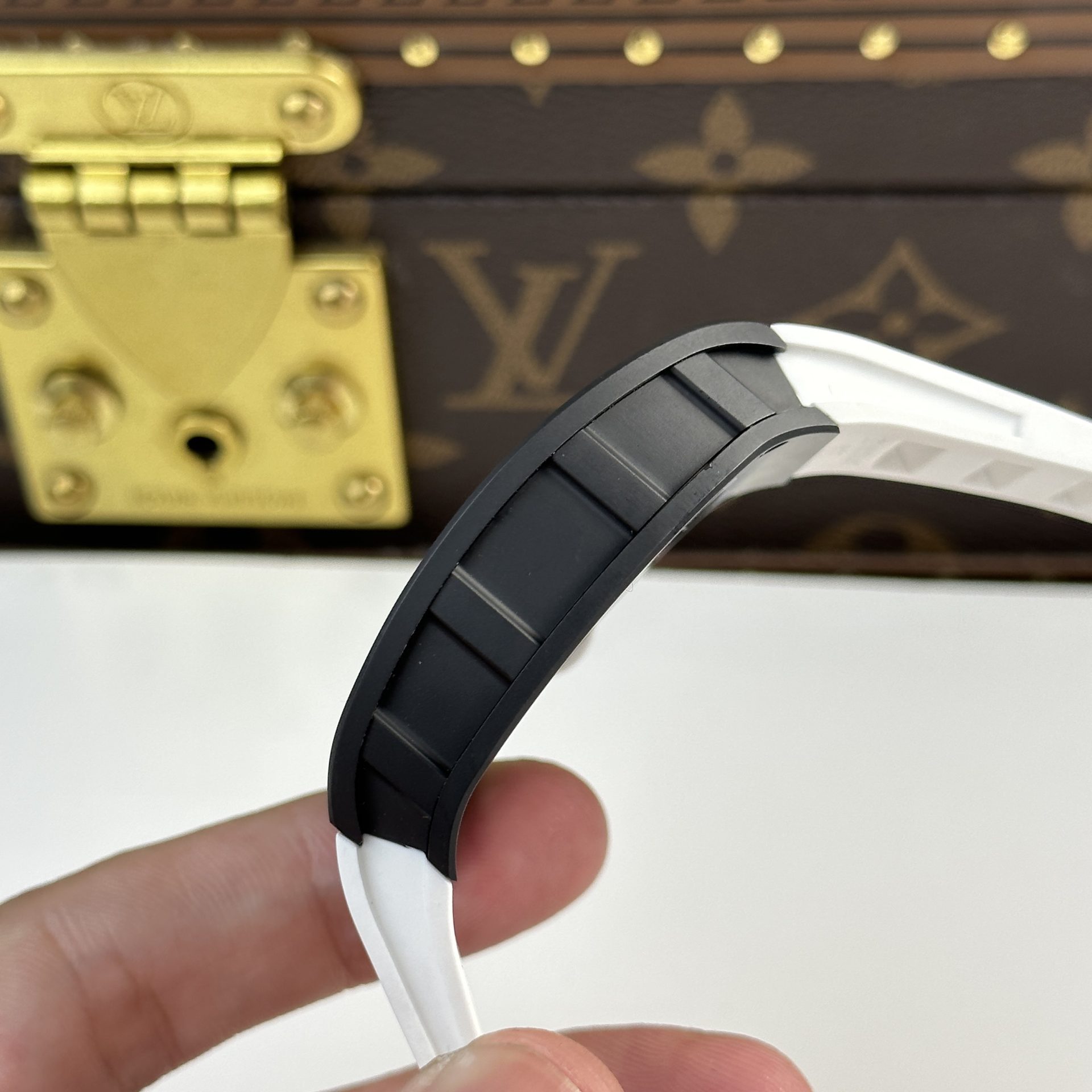 Dong-Ho-Richard-Mille-RM055-Gom-Den-Bubba-Watson-Nha-May-BBR-2024-45mm-10-1