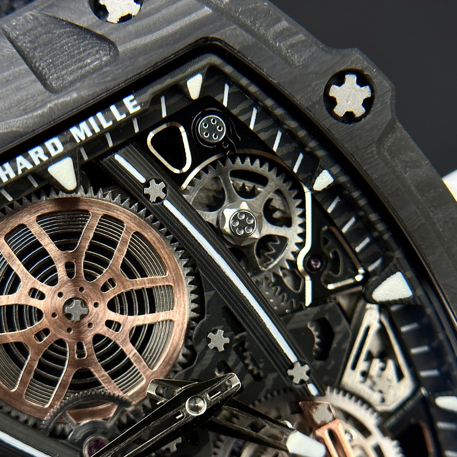 Dong-Ho-Richard-Mille-RM27-05-Vo-Carbon-Sieu-Nhe-Replica-11-38x48mm-5-1