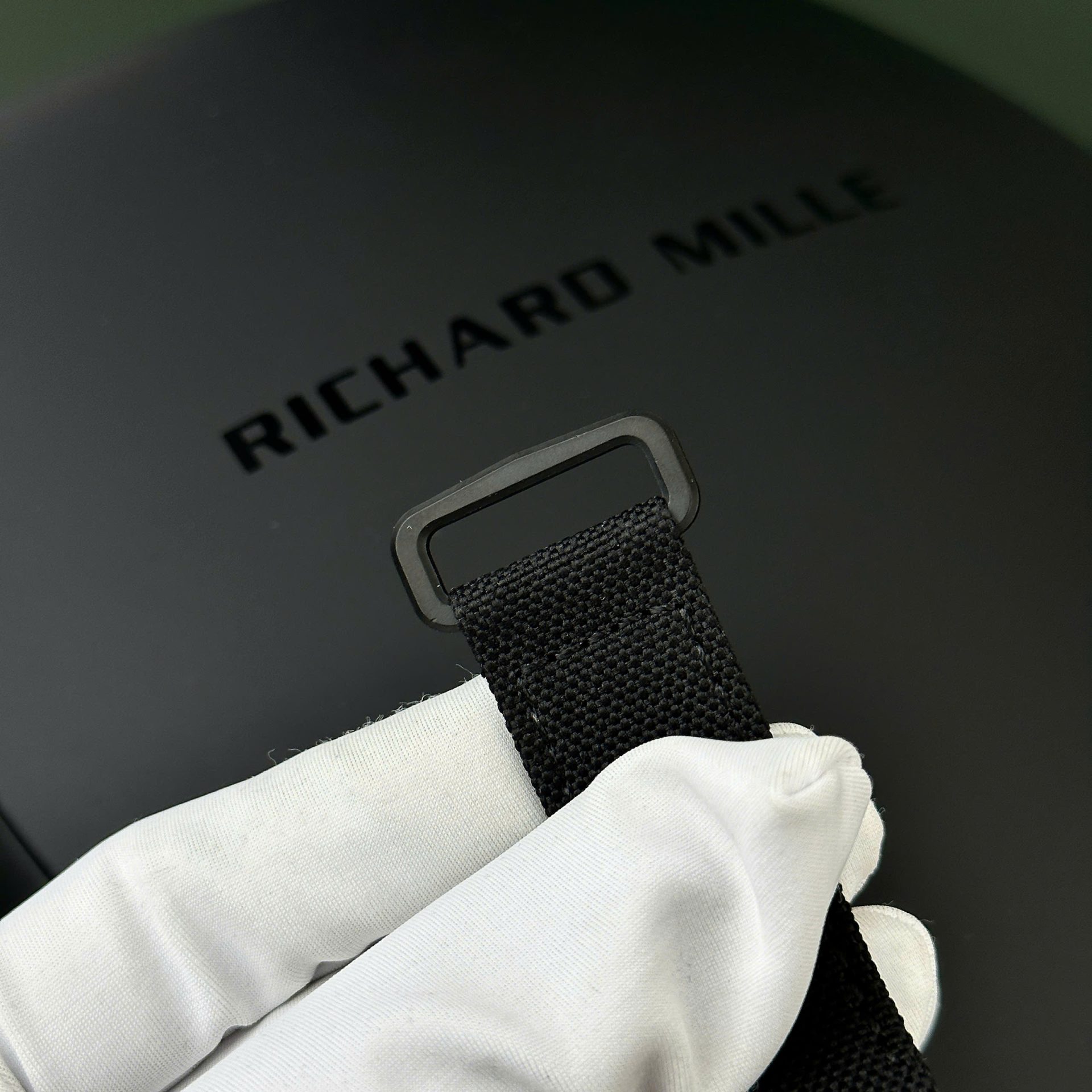 Dong-Ho-Richard-Mille-RM27-05-Vo-Carbon-Sieu-Nhe-Replica-11-38x48mm-9-1