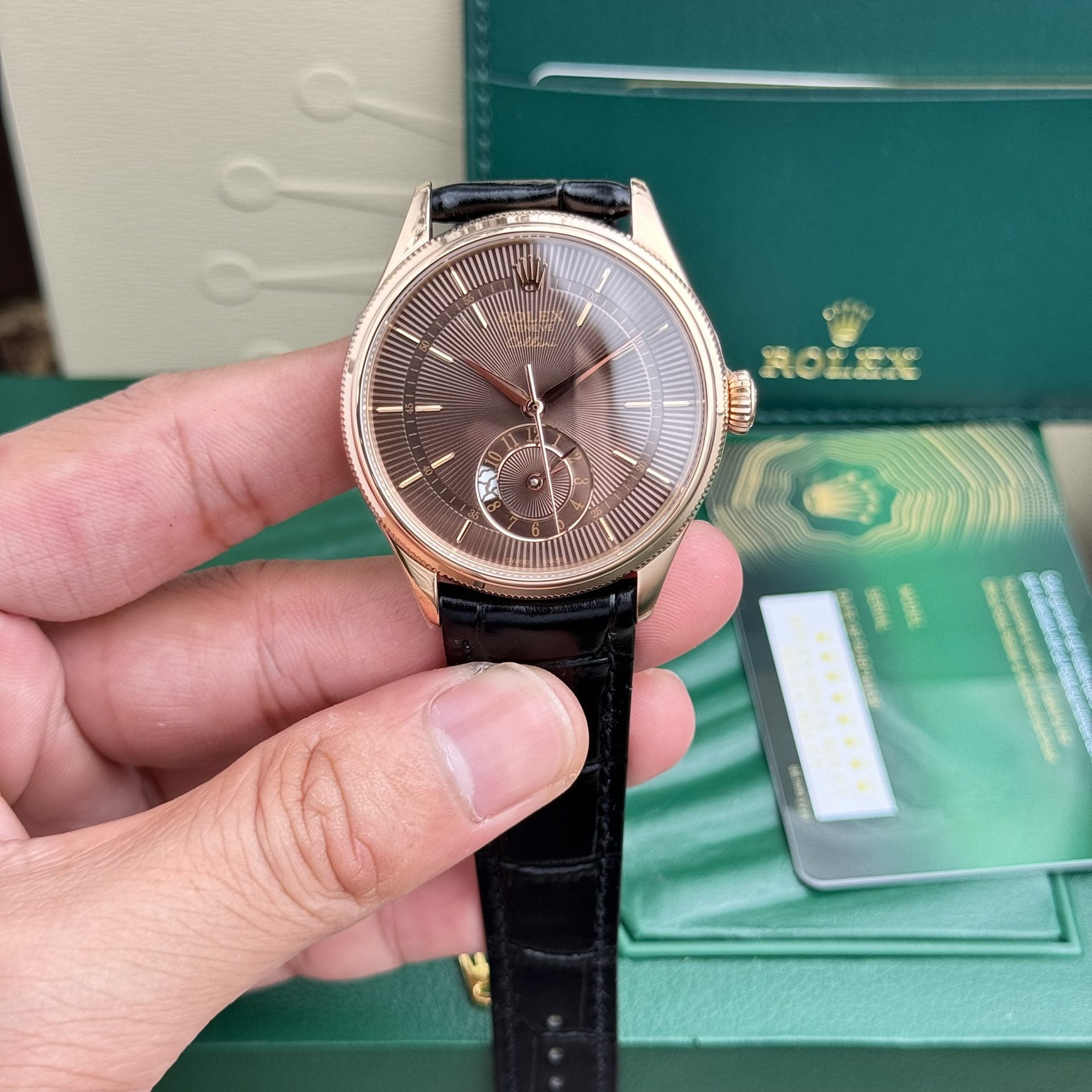 Dong-Ho-Rolex-Cellini-50525-Che-Tac-Mat-Chocolate-Day-Da-39mm-2-1
