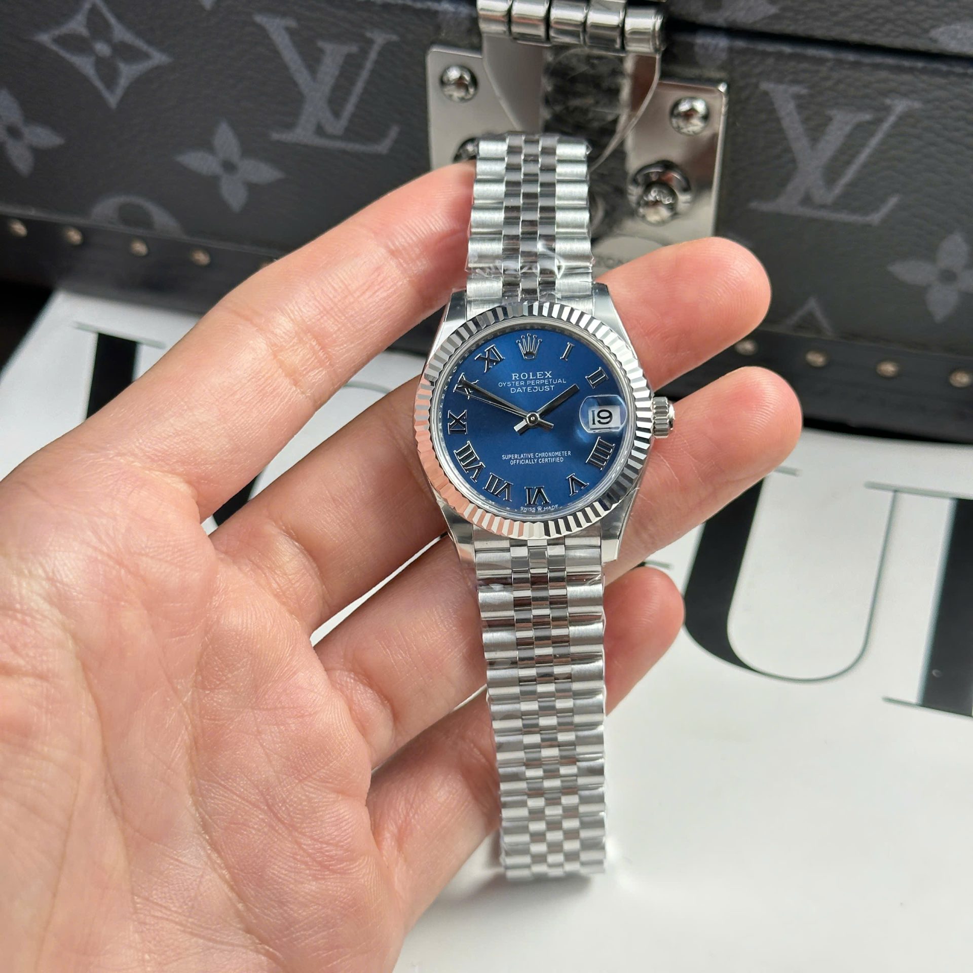 Dong-Ho-Rolex-DateJust-Clone-11-Mat-Xanh-Blue-Coc-So-La-Ma-Nha-May-THB-31mm-8-1