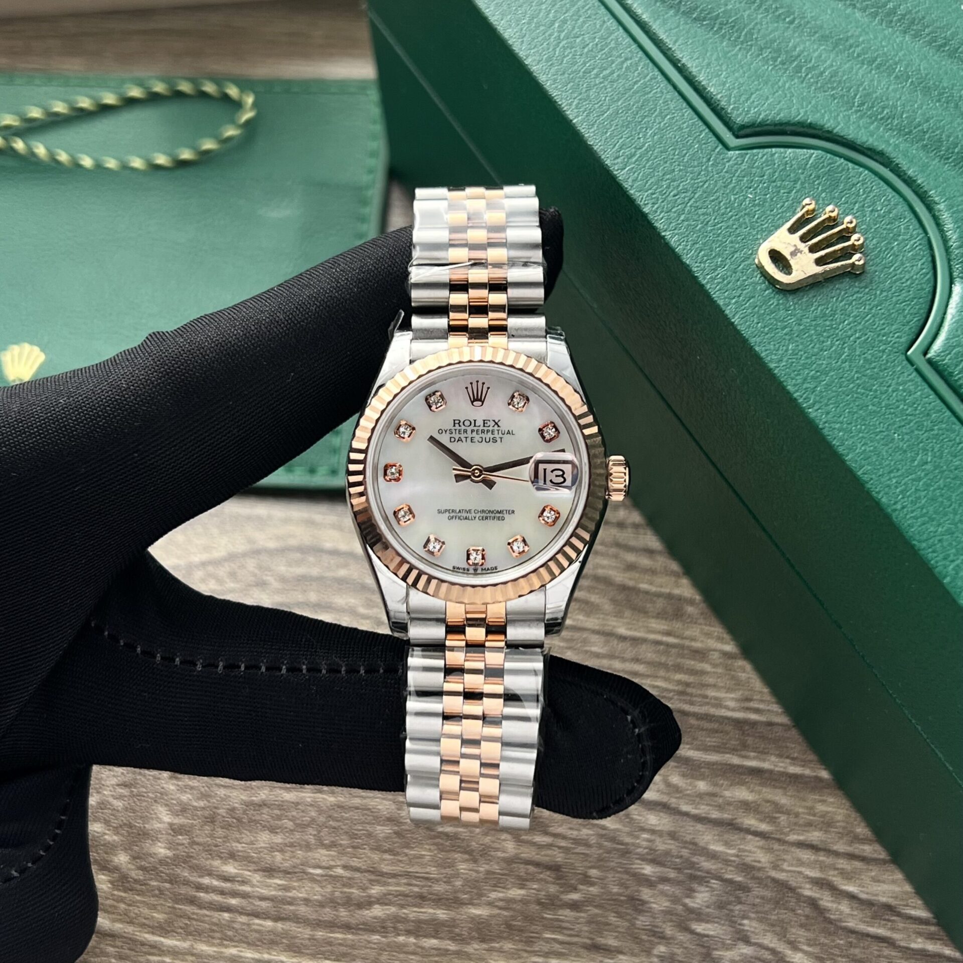 Dong-Ho-Rolex-DateJust-Nu-Vang-Hong-Coc-So-Dinh-Da-31mm-3-scaled-1