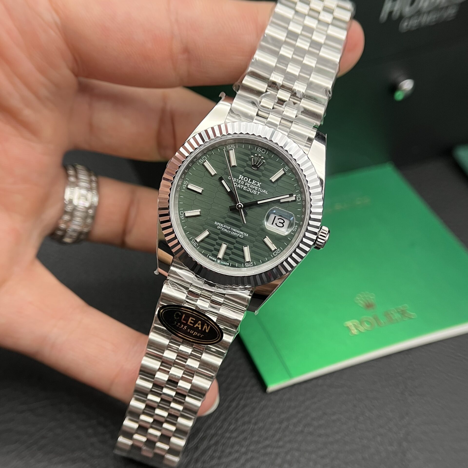 Dong-Ho-Rolex-Datejust-126234-Mat-Xep-Gach-Mau-Xanh-La-VS-36mm-2-1