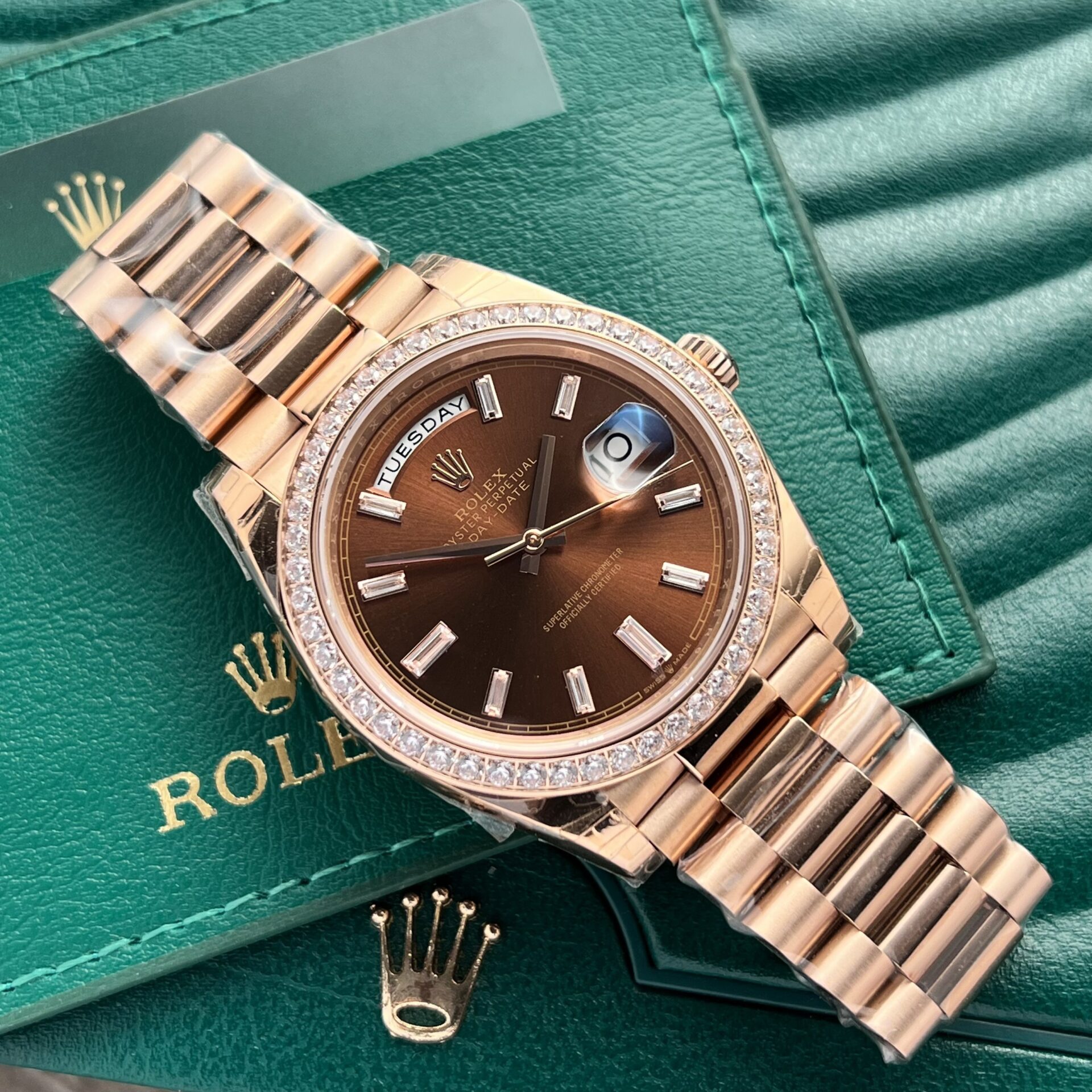 Dong-Ho-Rolex-Day-Date-228235-Mat-Chocolate-Dinh-Da-Fake-11-EW-3-1