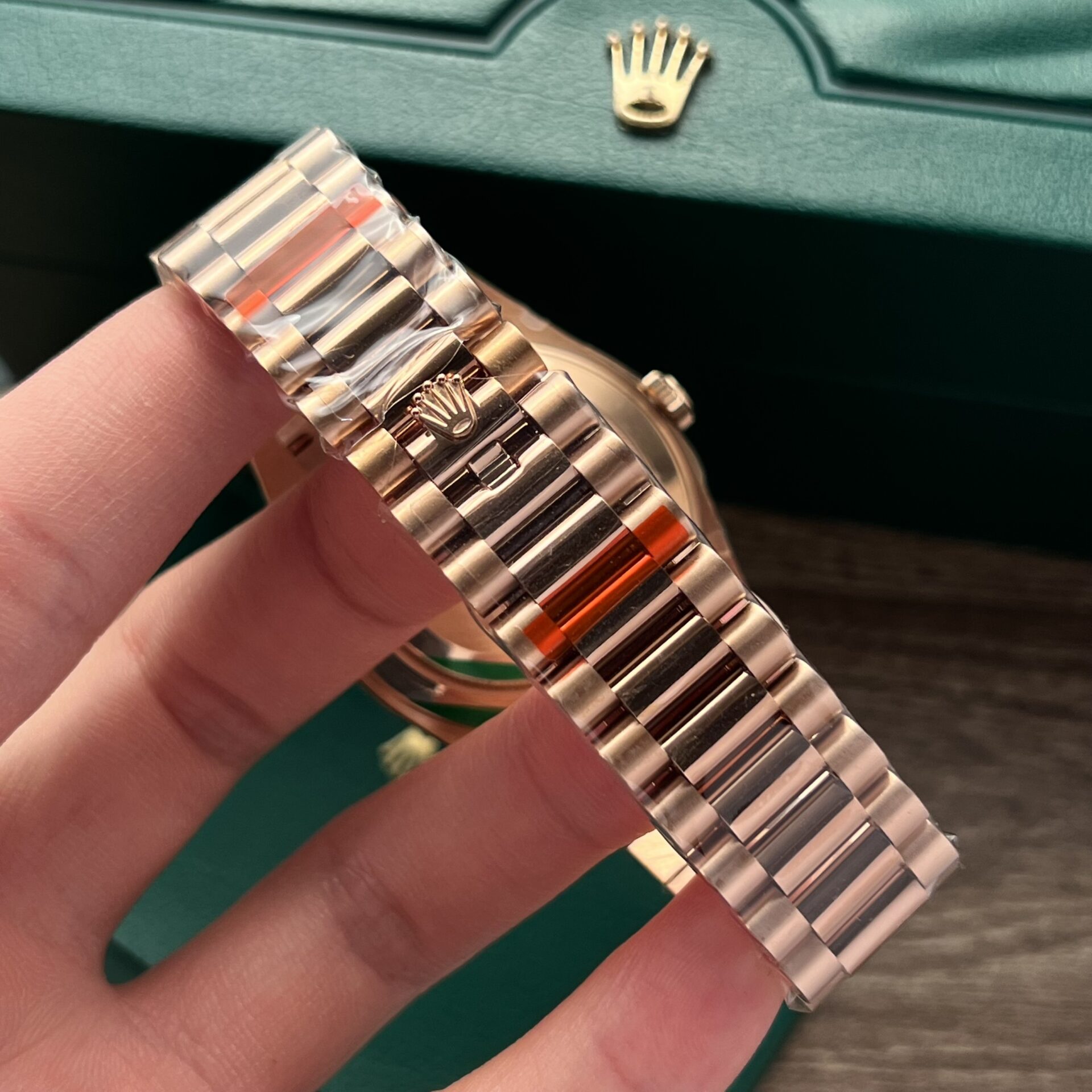 Dong-Ho-Rolex-Day-Date-228345RBR-Mat-Chocolate-Fake-11-2-1