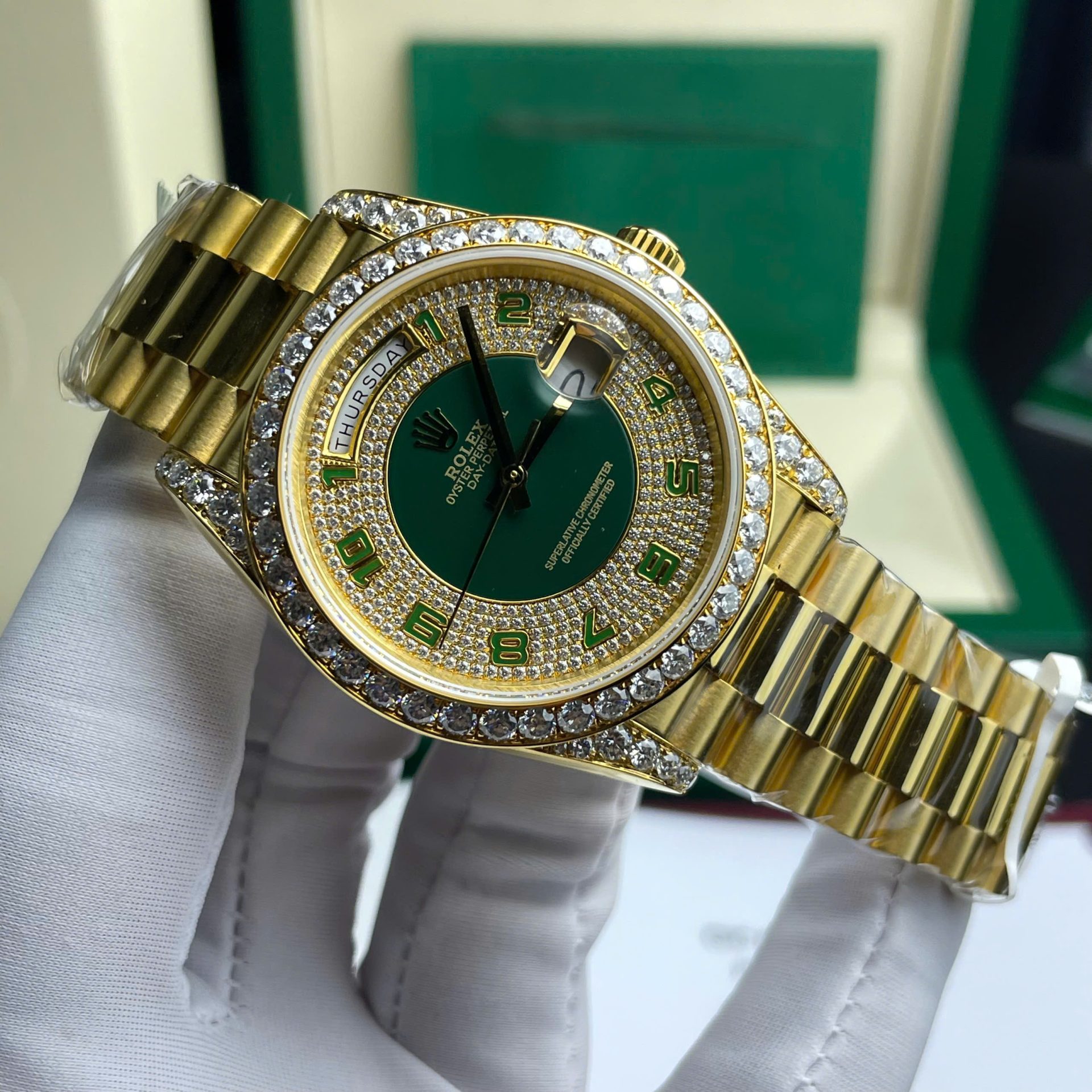 Dong-Ho-Rolex-Day-Date-Che-Tac-Boc-Vang-Dinh-Kim-Cuong-Moissanite-Trong-Luong-173-Gram-40mm-2-1