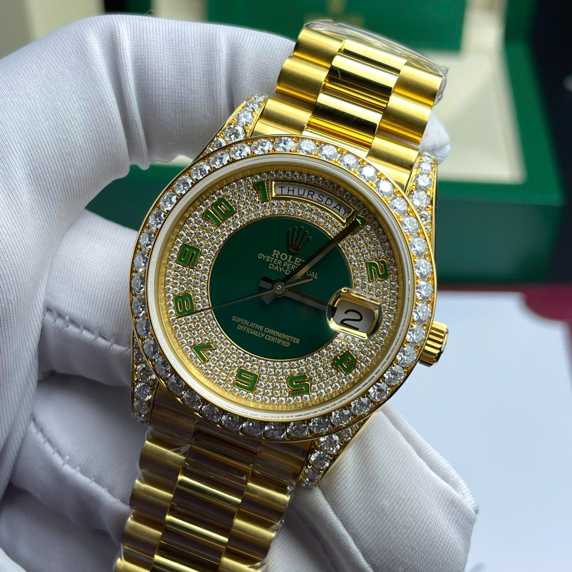 Dong-Ho-Rolex-Day-Date-Che-Tac-Boc-Vang-Dinh-Kim-Cuong-Moissanite-Trong-Luong-173-Gram-40mm-8-1