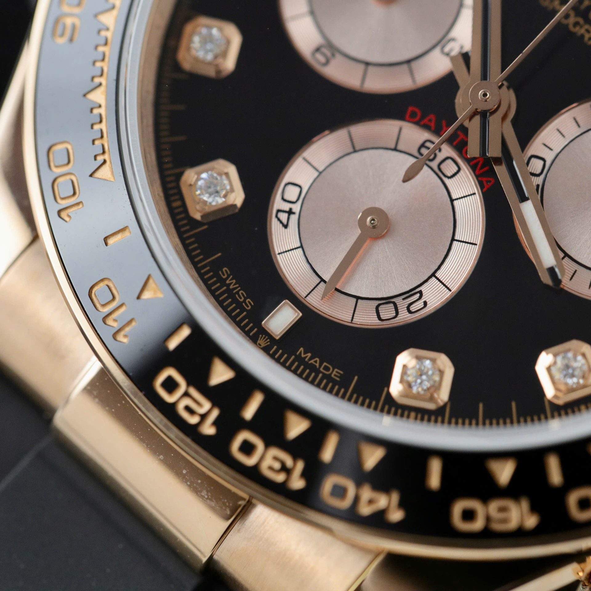 Dong-Ho-Rolex-Daytona-126515-Che-Tac-Mat-Den-Trong-Luong-163Gram-Boc-Vang-That-40mm-7-1