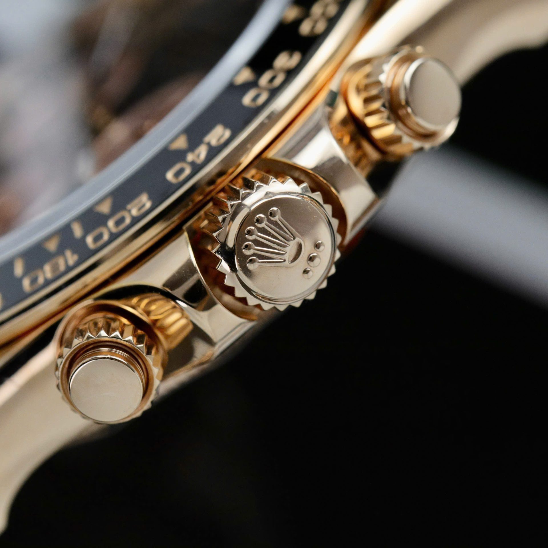 Dong-Ho-Rolex-Daytona-126515-Che-Tac-Mat-Den-Trong-Luong-163Gram-Boc-Vang-That-40mm-8-1