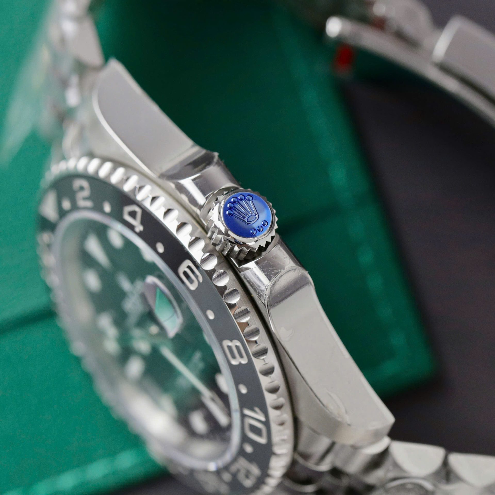 Dong-Ho-Rolex-GMT-Master-II-126710GRNR-Replica-11-Cao-Cap-Nha-May-Clean-41mm-9-1