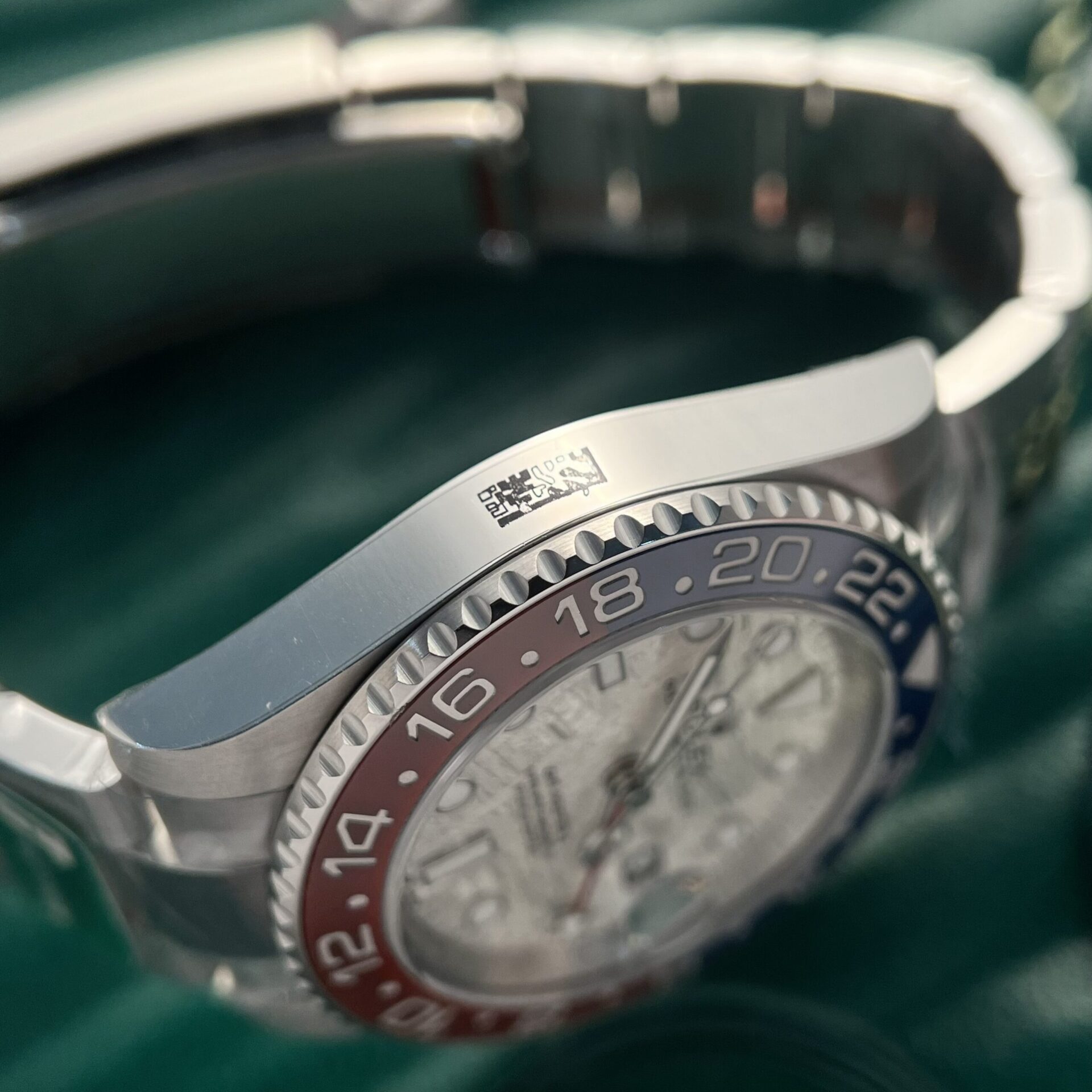 Dong-Ho-Rolex-GMT-Master-II-126719BLRO-Rep-11-Mat-Thien-Thach-4-scaled-1