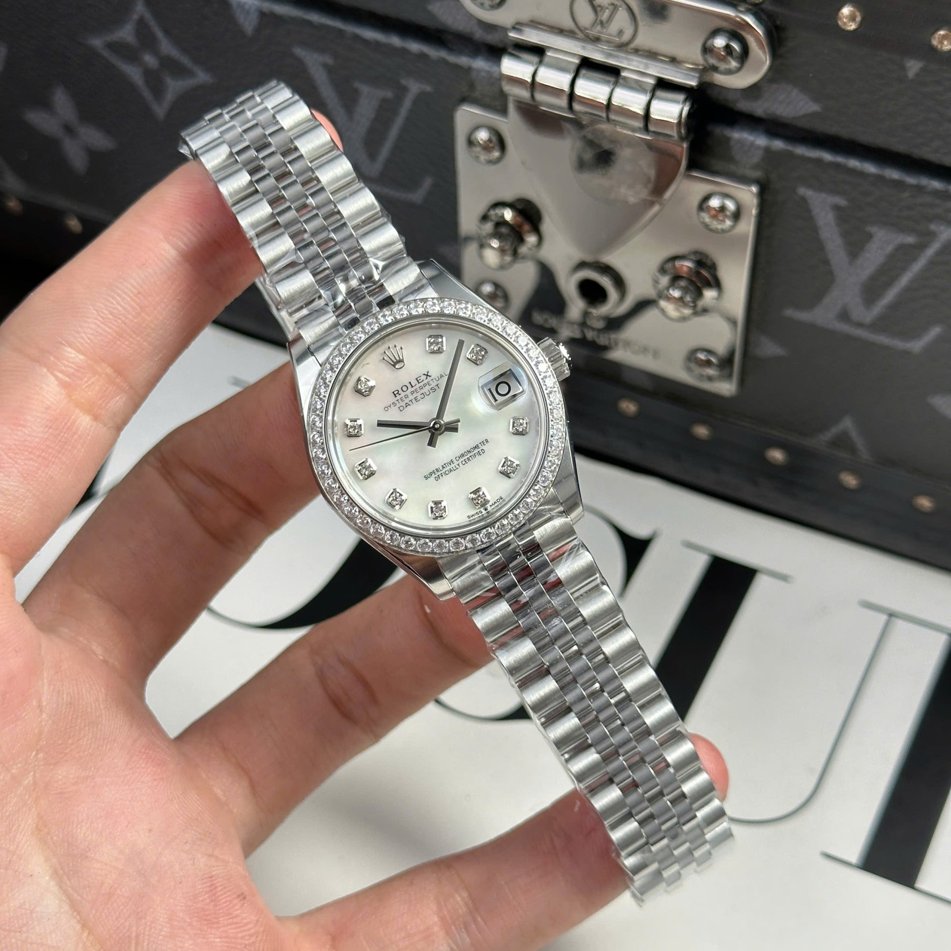 Dong-Ho-Rolex-Nu-Replica-11-DateJust-Mat-MOP-Vien-Dinh-Da-Nha-May-THB-31mm-1-1