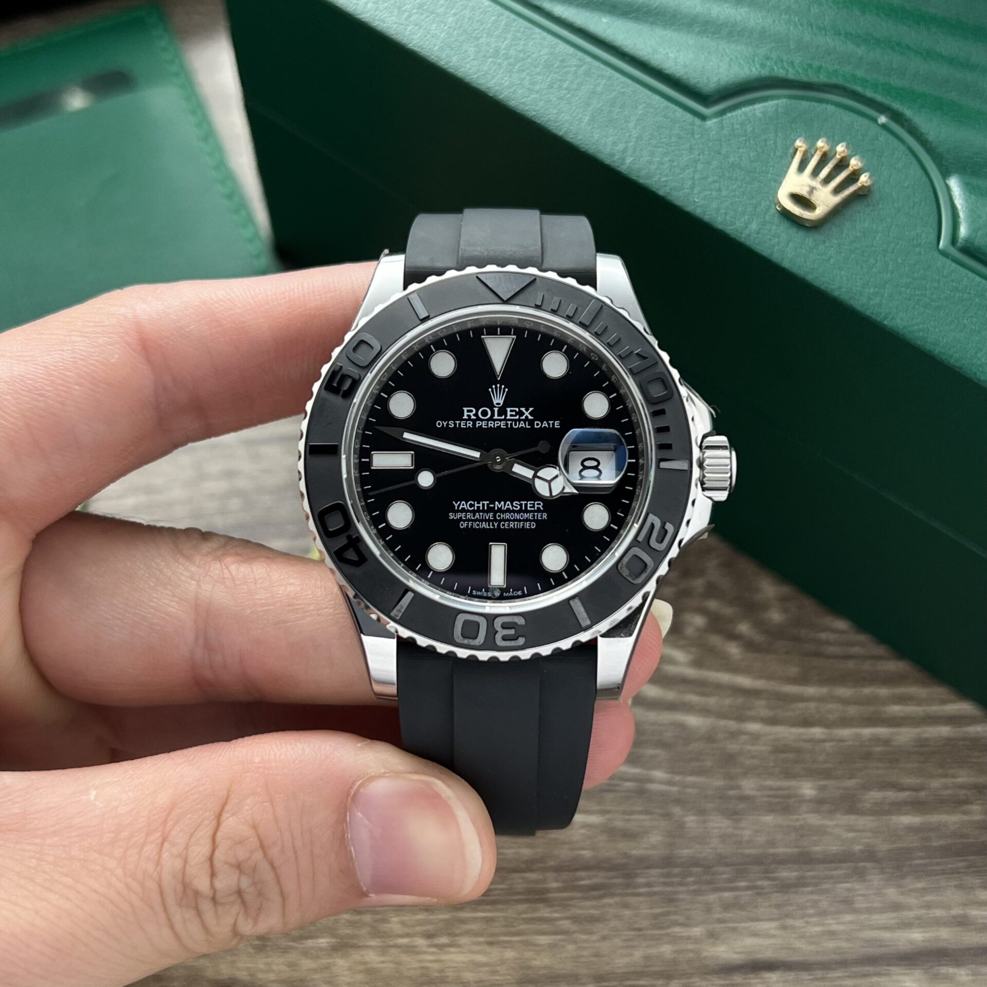 Dong-Ho-Rolex-Yacht-Master-Super-Fake-11-Mau-Den-EW-Factory-40mm-5-scaled-1