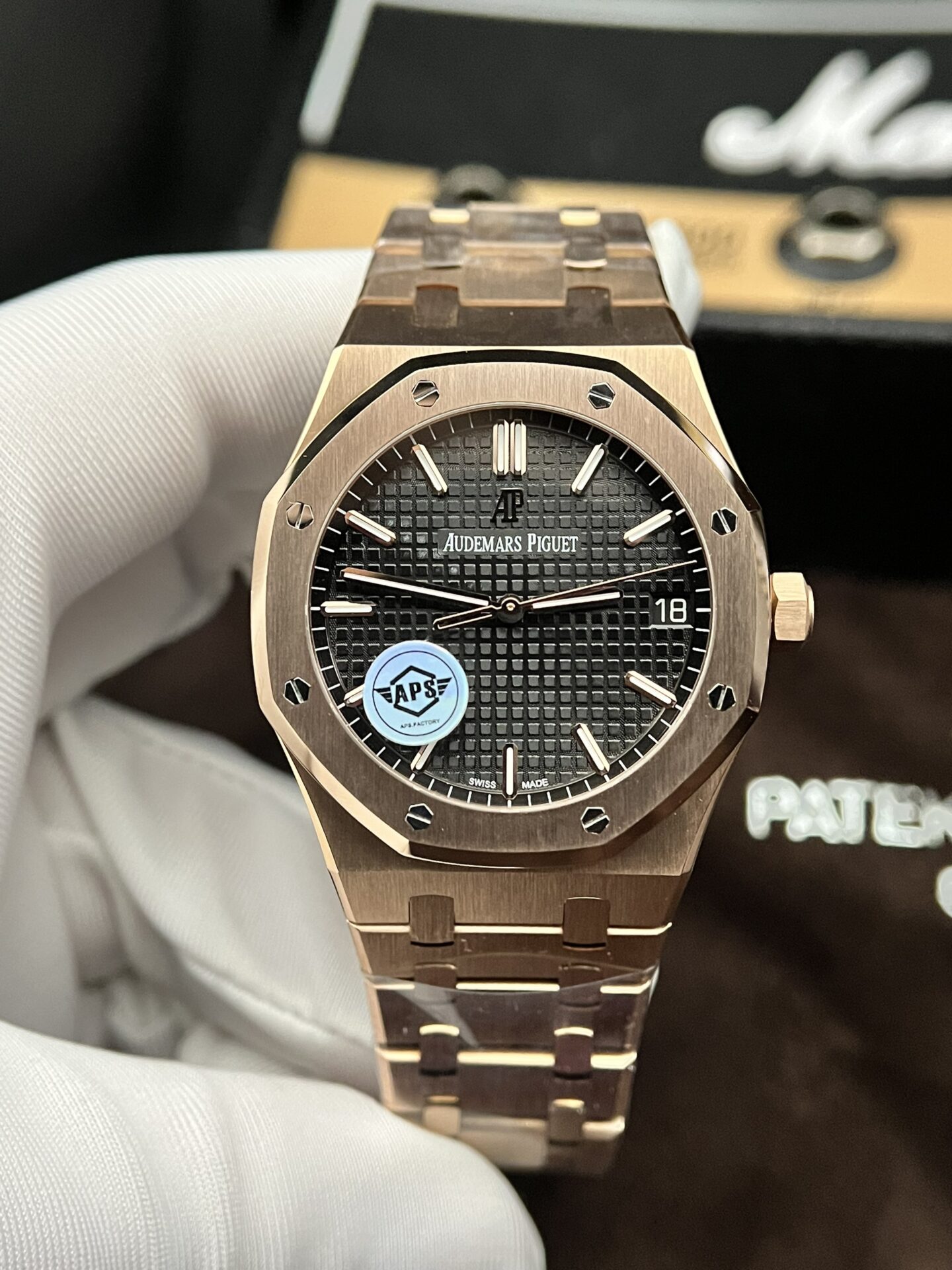 Dong-Ho-Audemars-Piguet-Royal-Oak-15500OR-Rep-11-Nha-May-APS-41mm-2-1