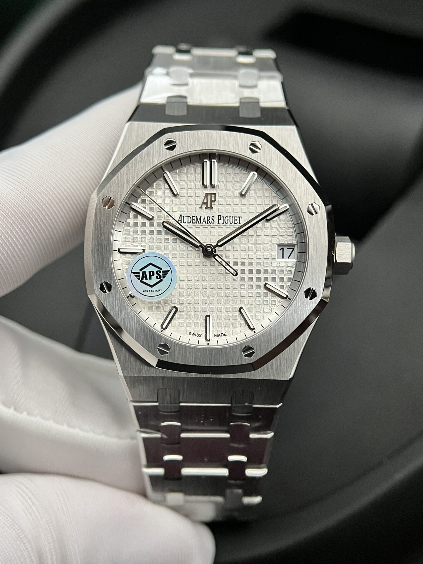 Dong-Ho-Audemars-Piguet-Royal-Oak-15500ST-Mat-Trang-APS-41mm-2-1