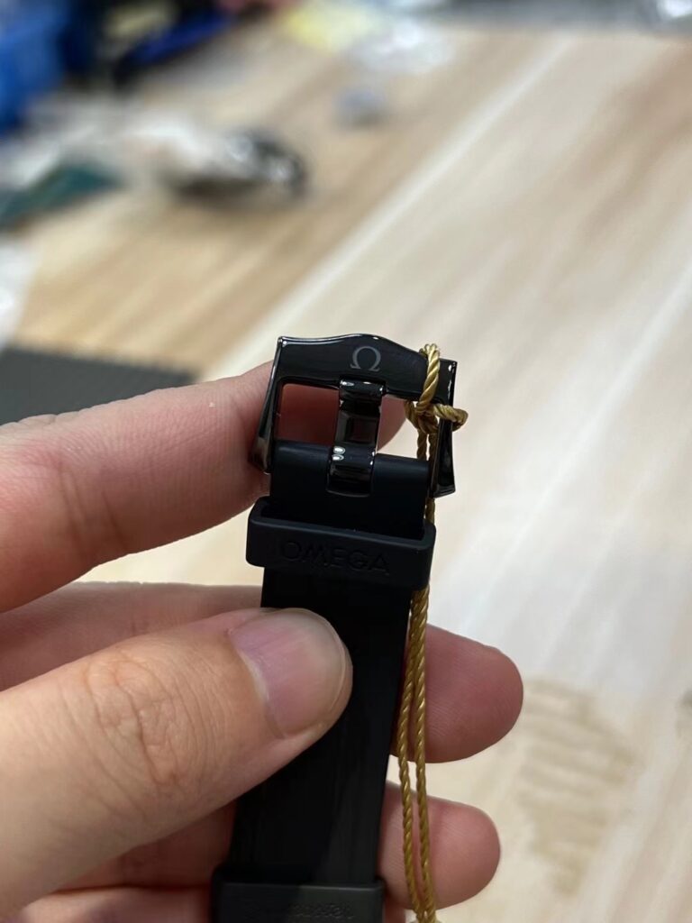 Dong-Ho-Omega-Seamaster-Vo-Gom-Den-Day-Cao-Su-VS-Factory-42mm-1-2