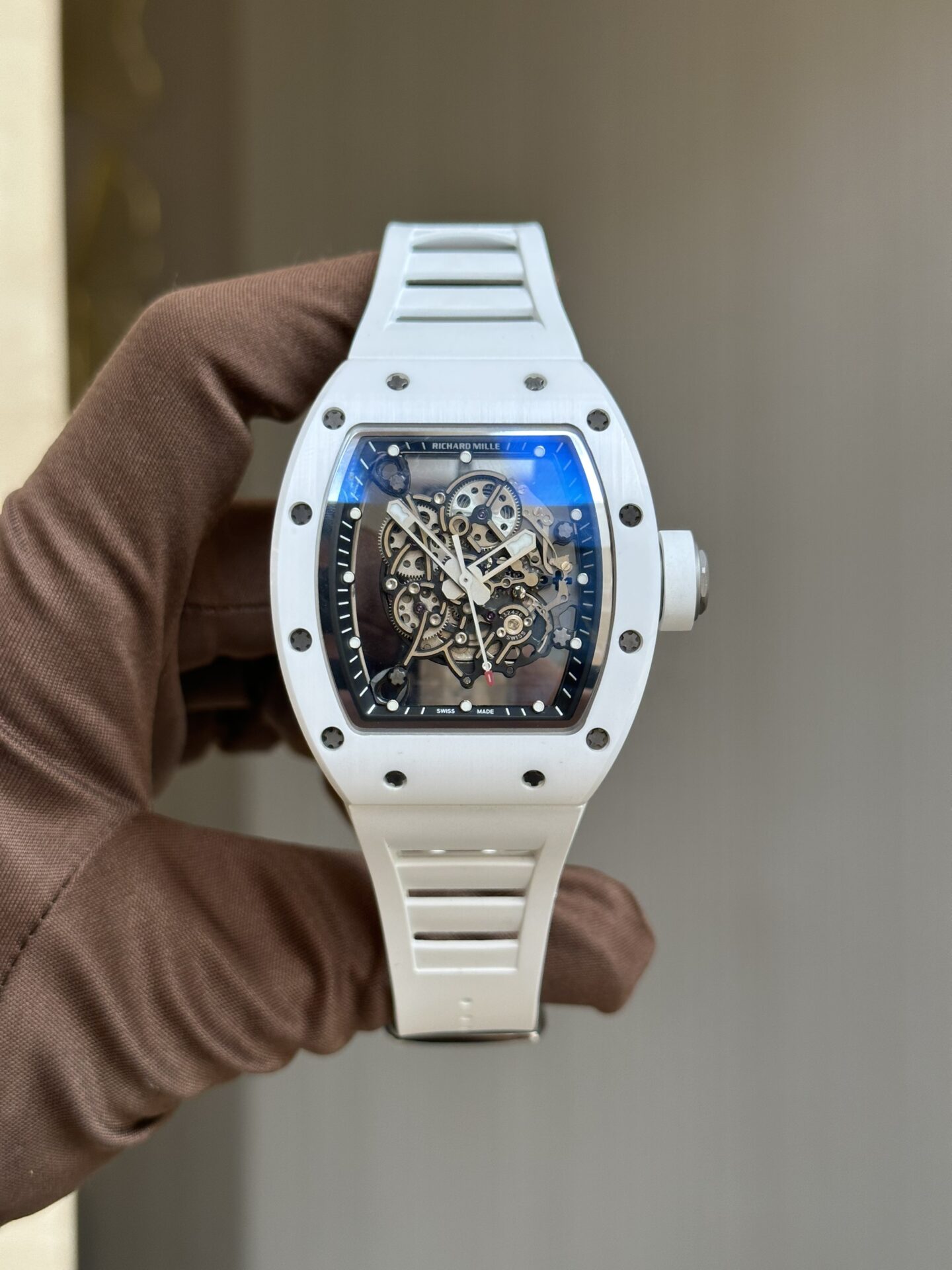 Dong-Ho-Richard-Mille-RM055-BBR-Factory-Ceramic-Trang-45mm-1-1